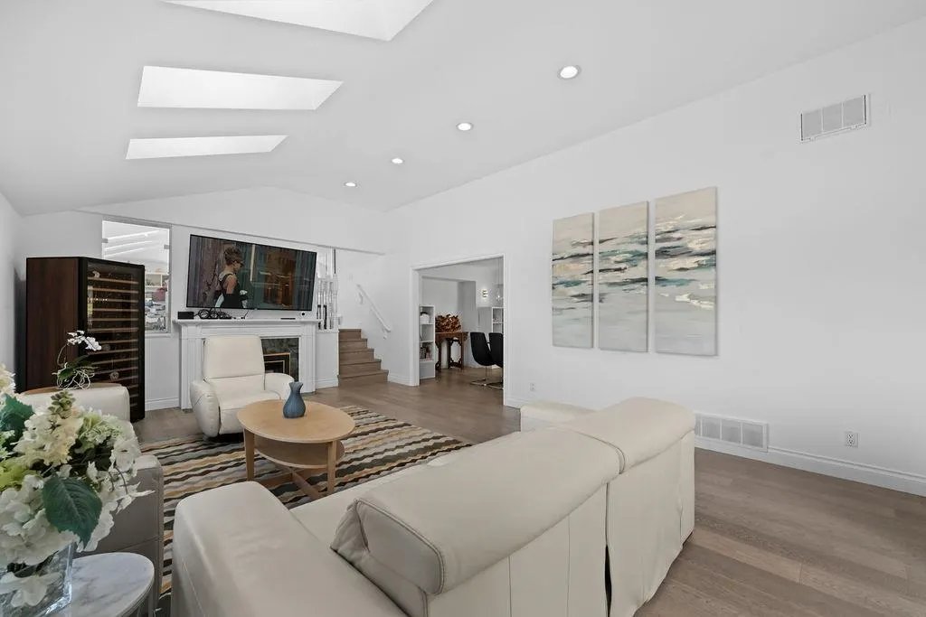 685 King Georges Way