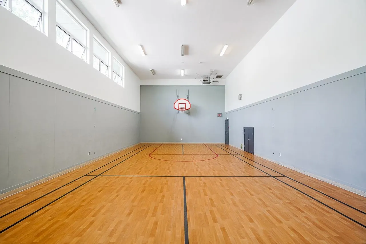 217 801 Klahanie Drive