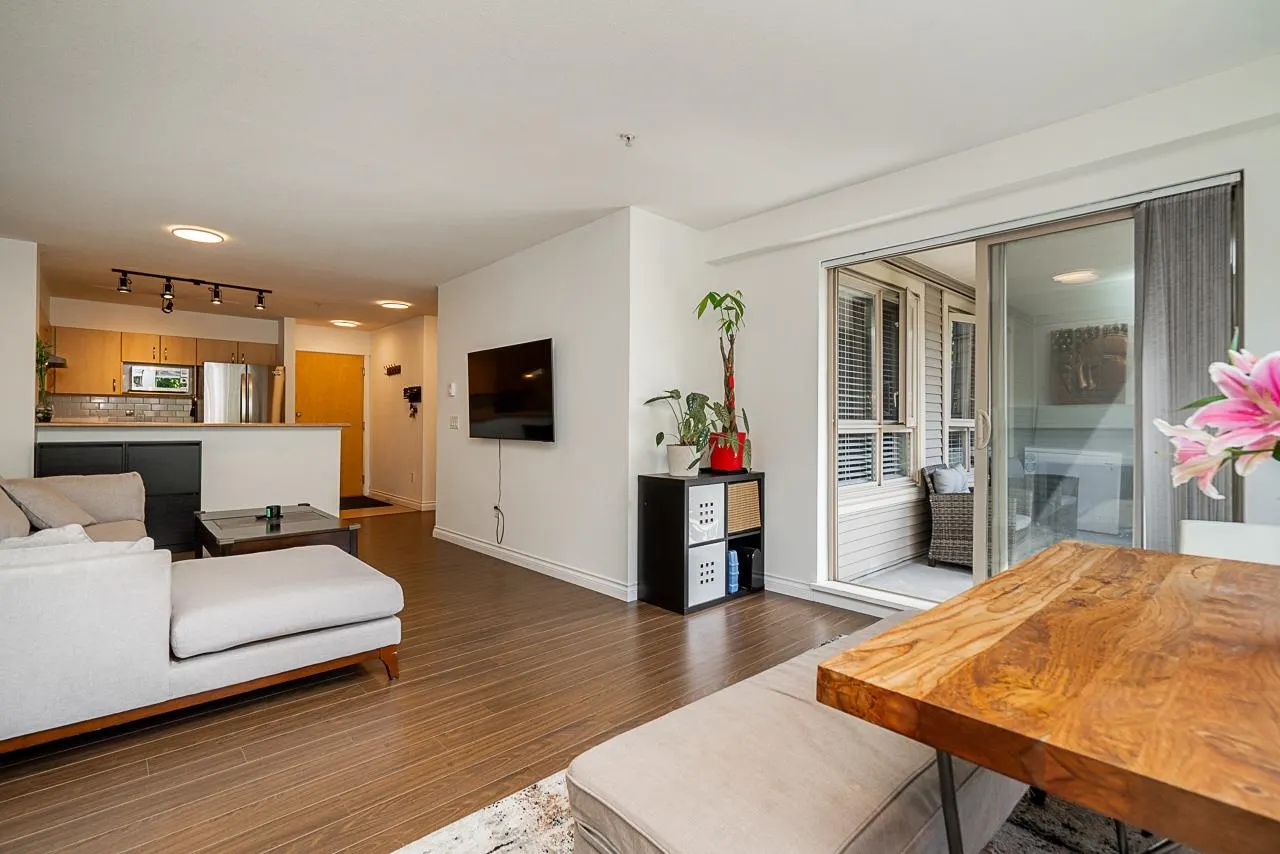 217 801 Klahanie Drive