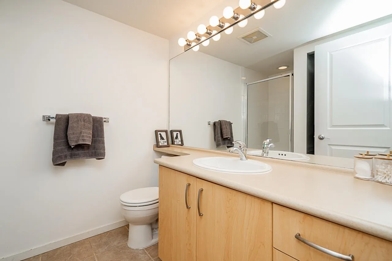 217 801 Klahanie Drive