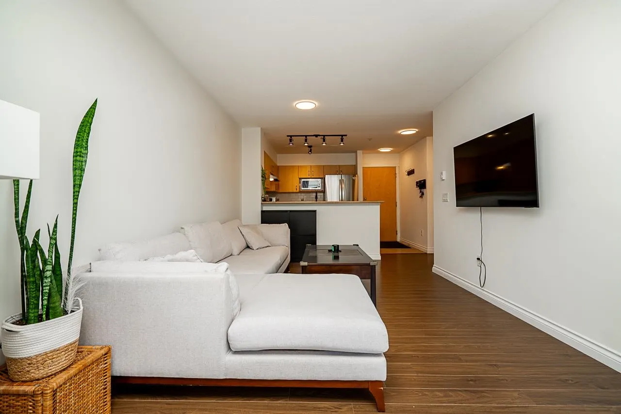 217 801 Klahanie Drive