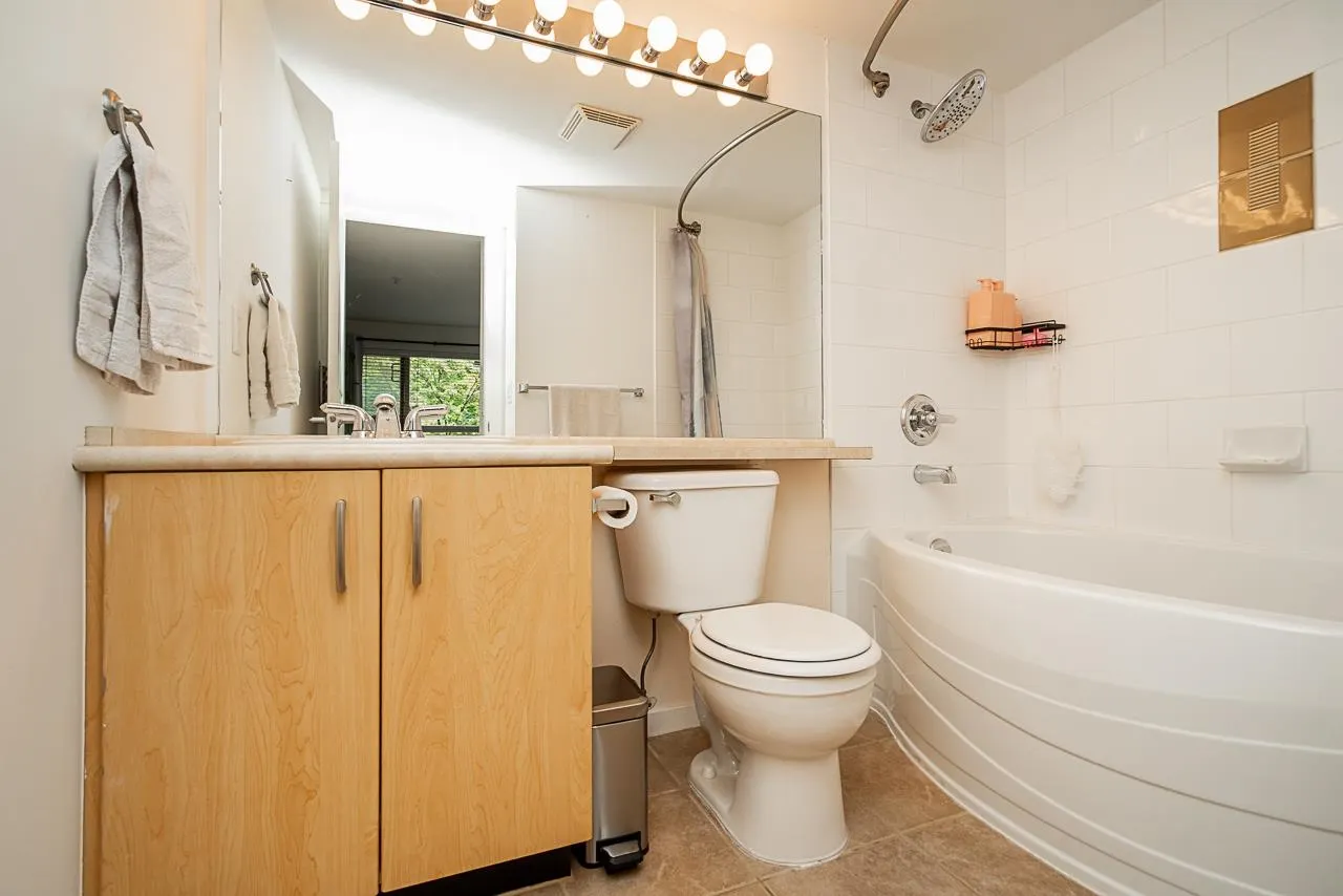 217 801 Klahanie Drive