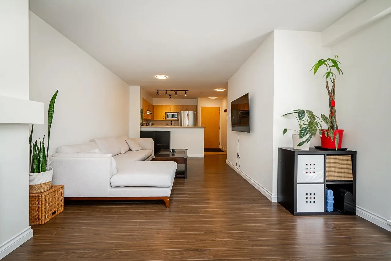 217 801 Klahanie Drive