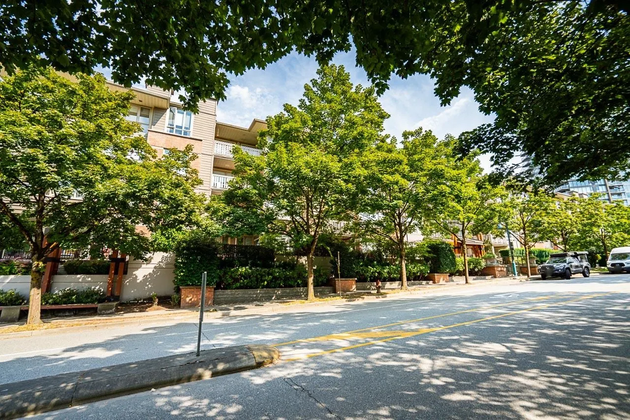 217 801 Klahanie Drive