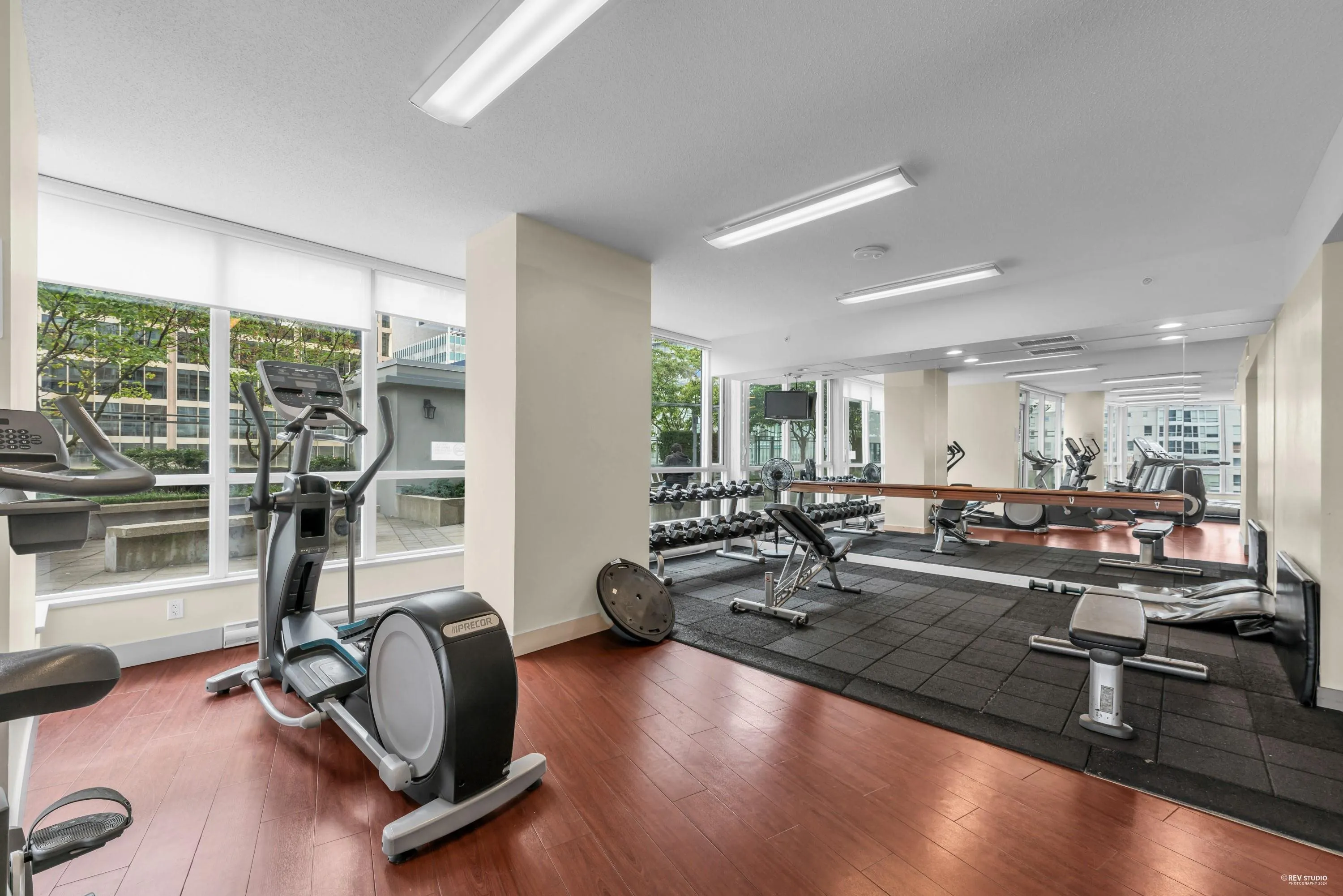 1210 833 Seymour Street