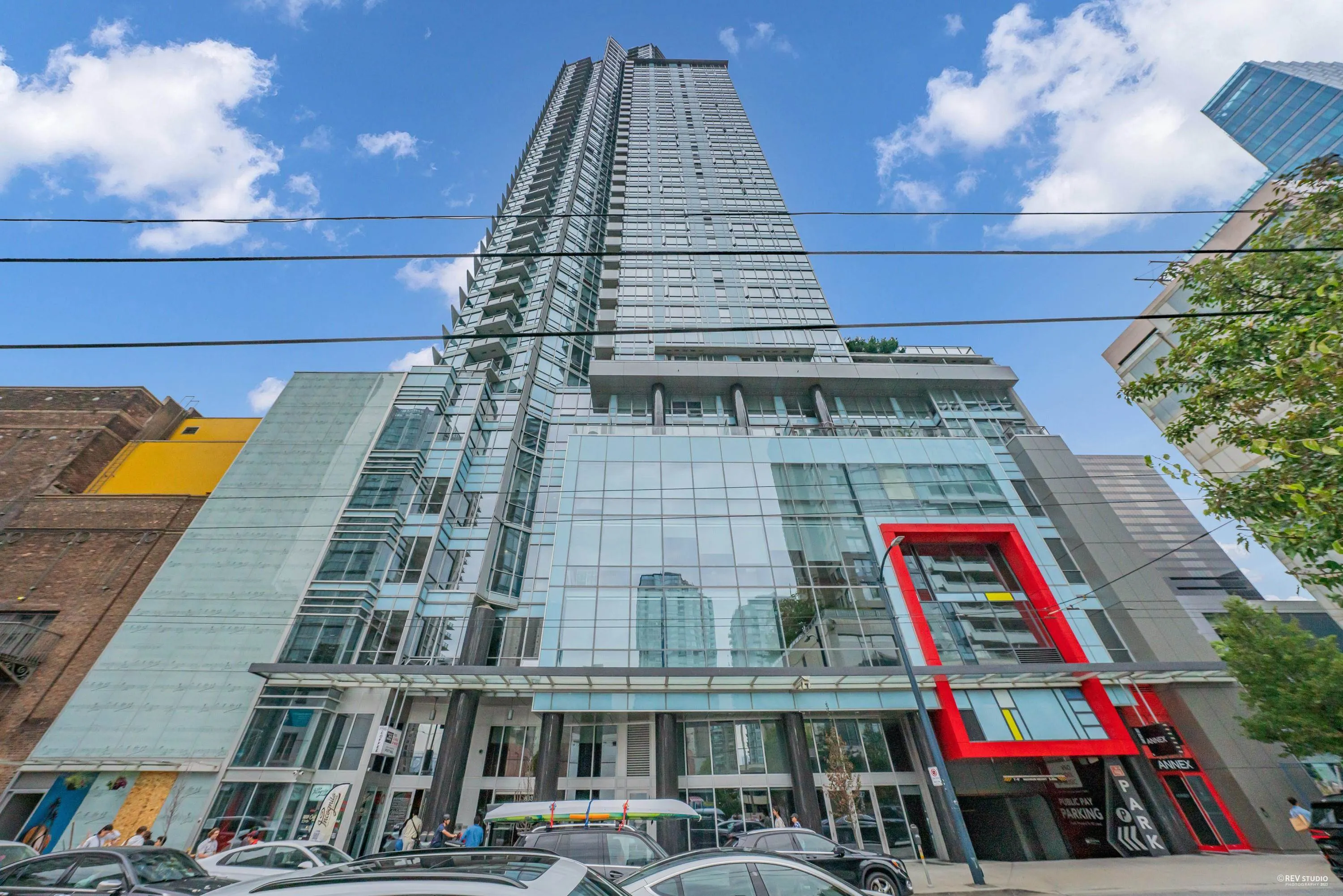 1210 833 Seymour Street