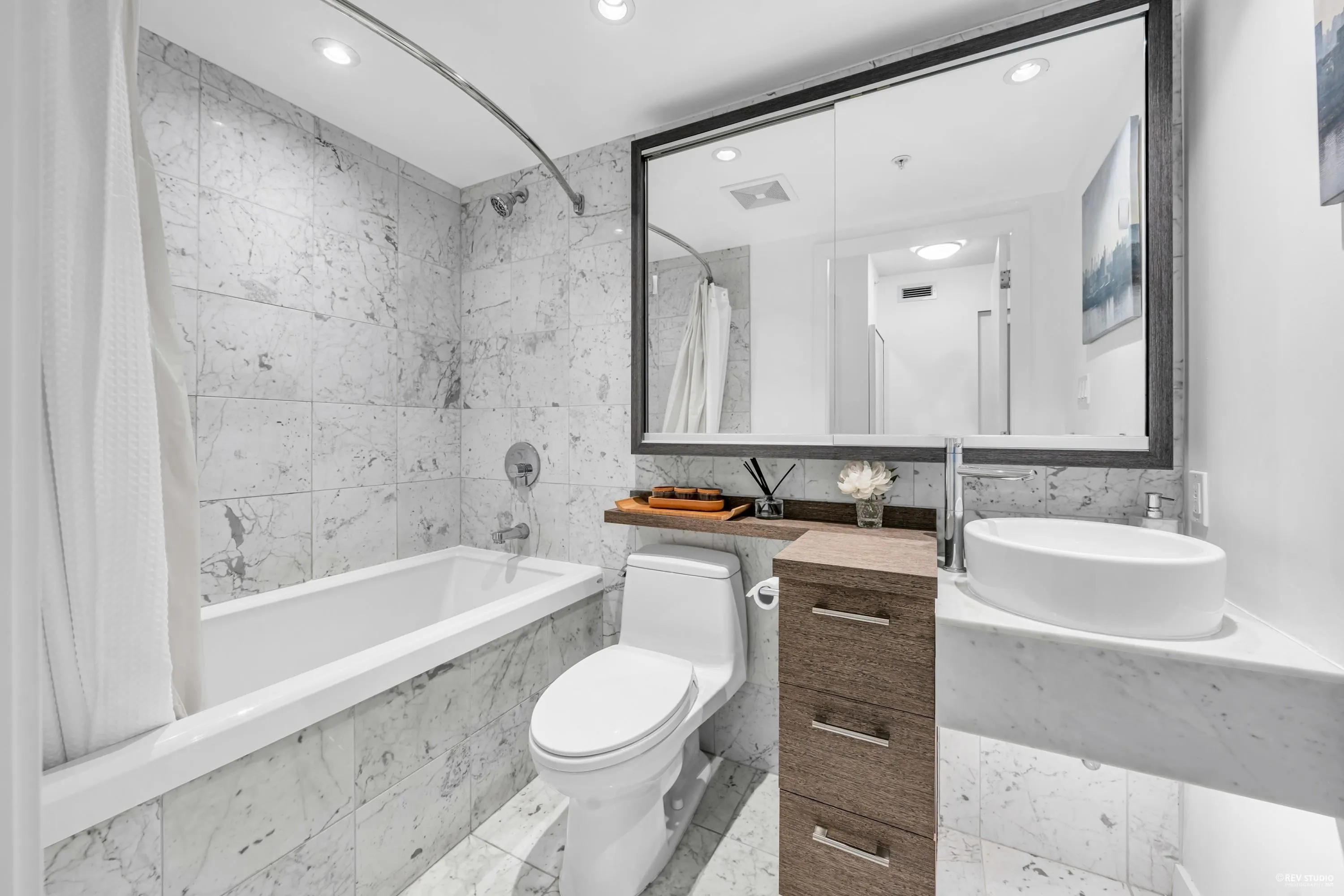 1210 833 Seymour Street