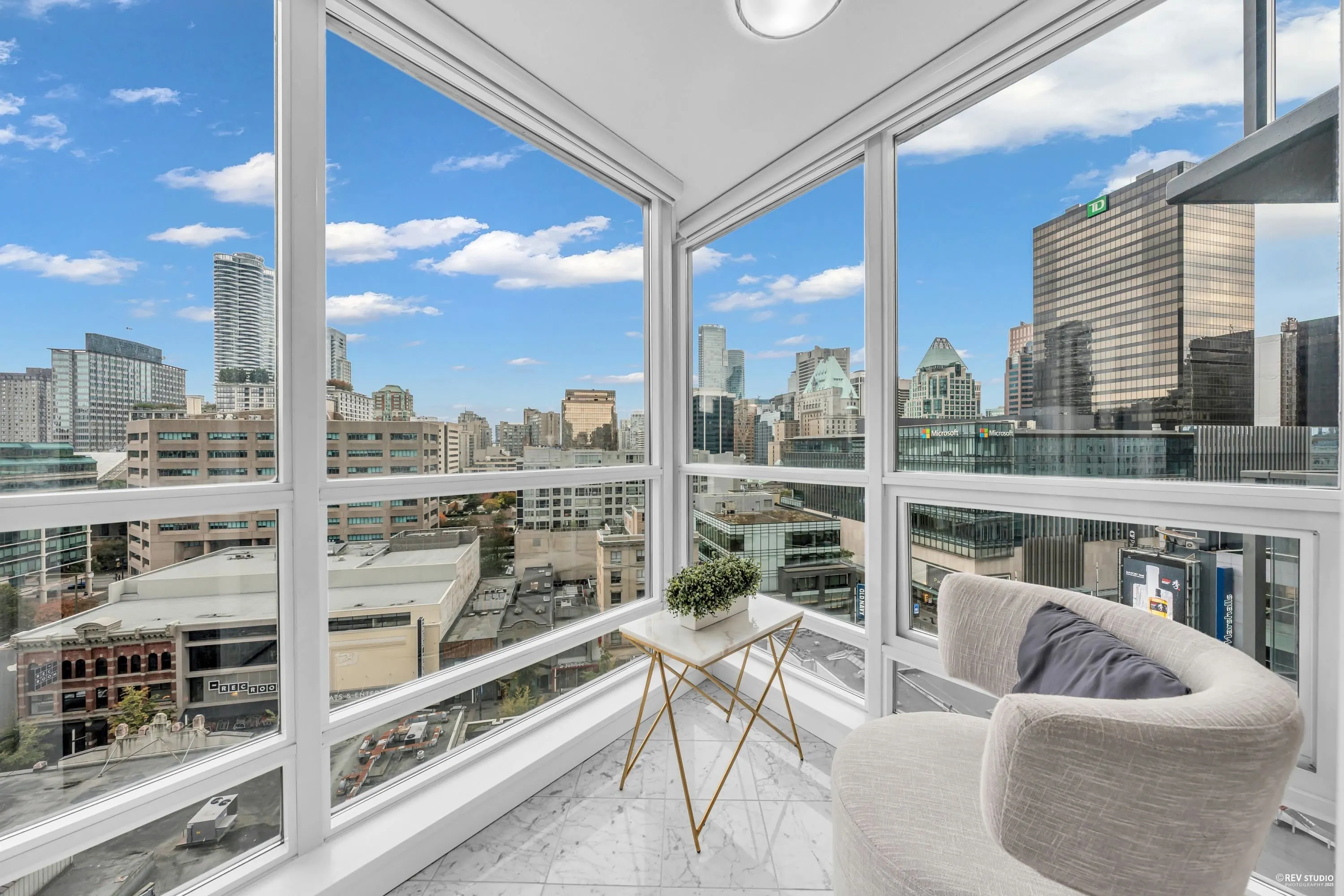 1210 833 Seymour Street