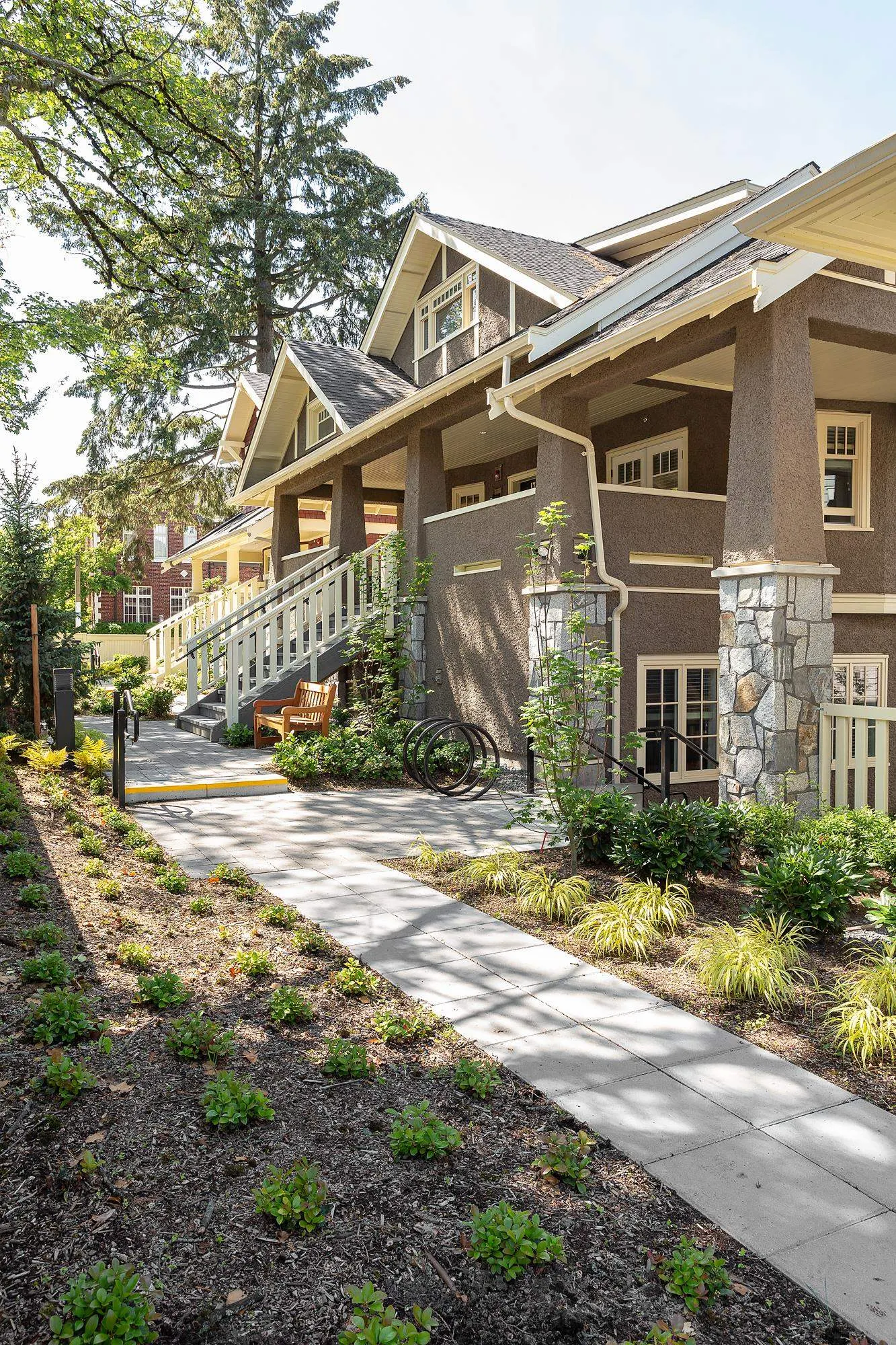 201 1785 W 16th Avenue