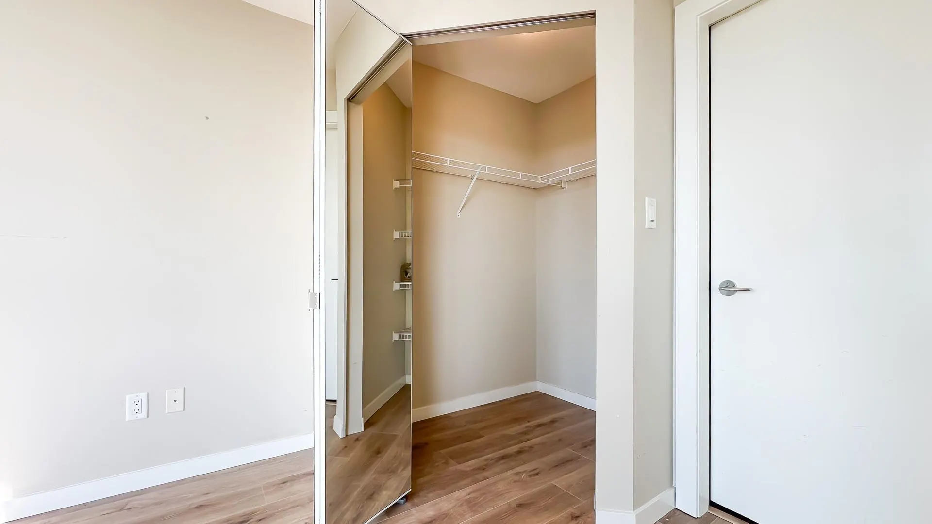 2307 4888 Brentwood Drive
