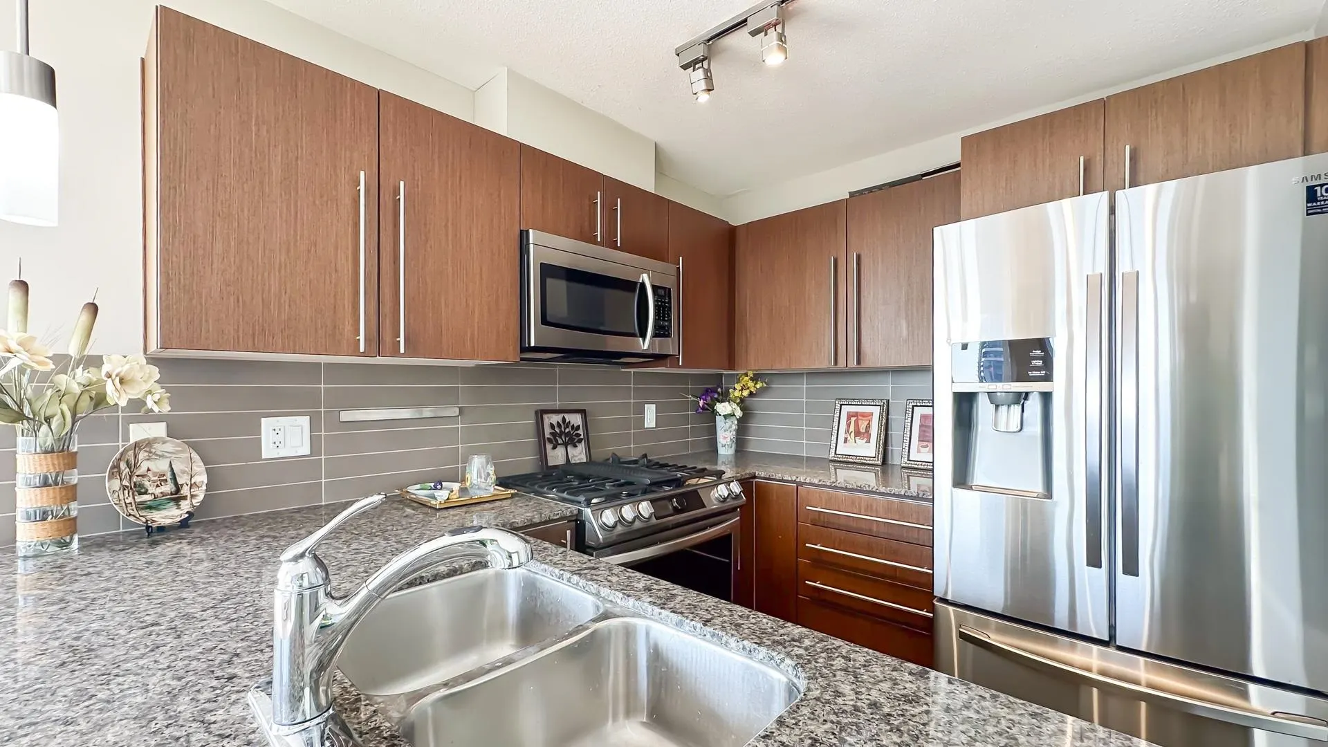 2307 4888 Brentwood Drive