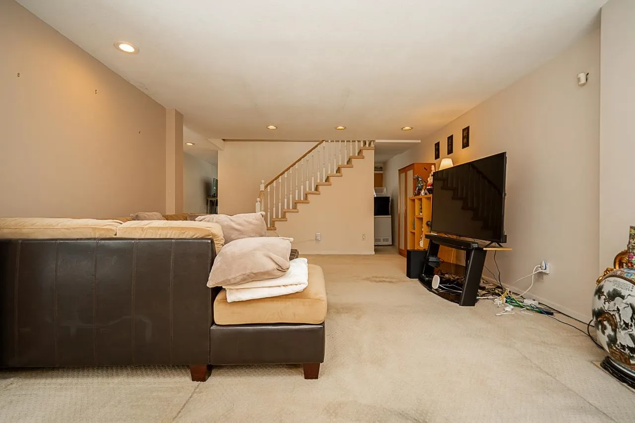 12 3228 Raleigh Street