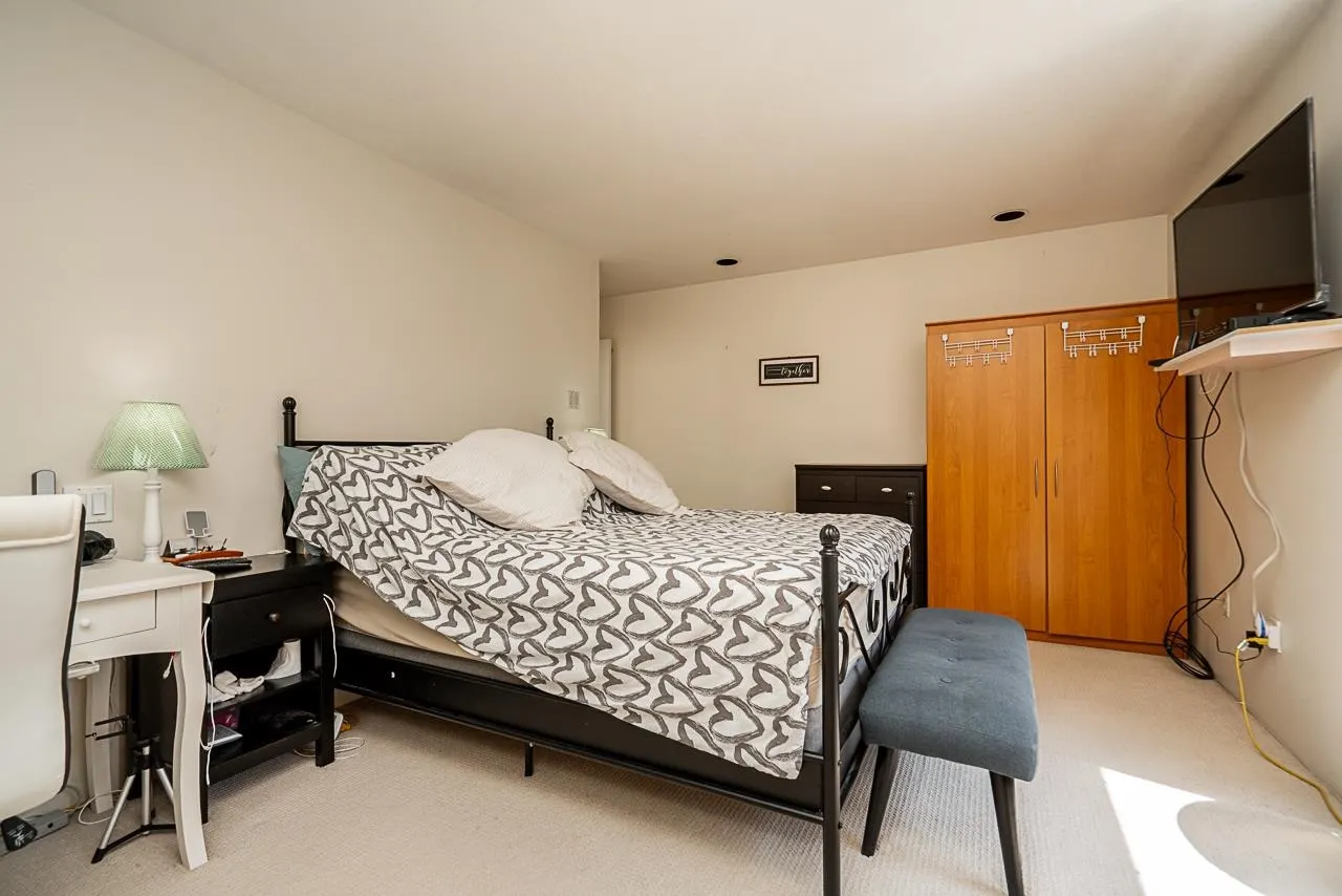 12 3228 Raleigh Street