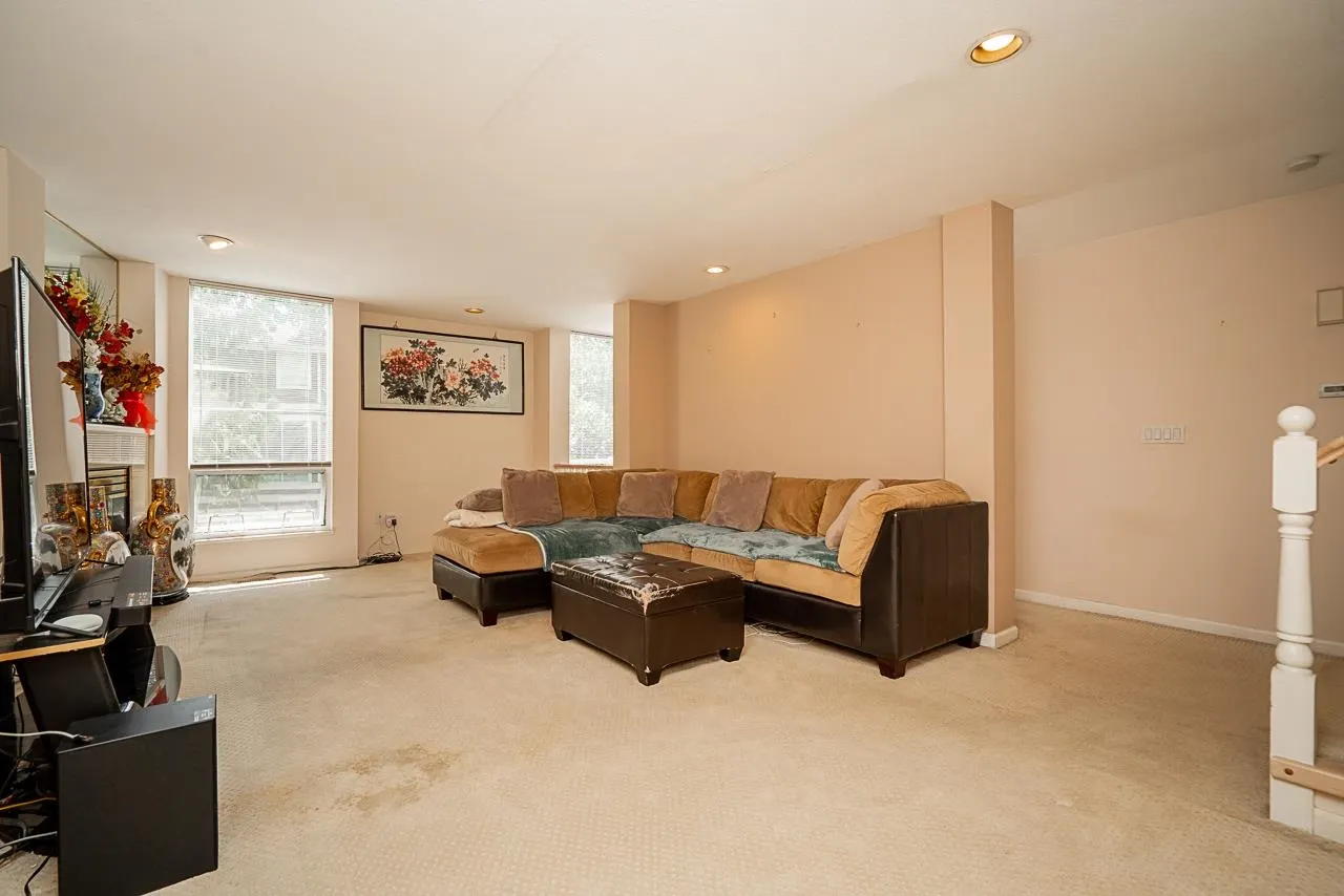 12 3228 Raleigh Street