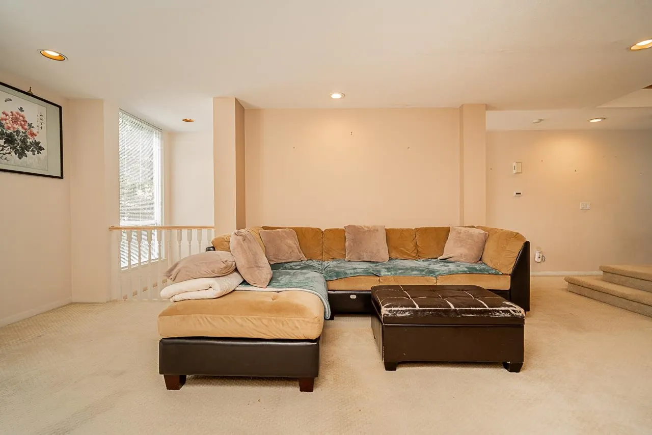 12 3228 Raleigh Street