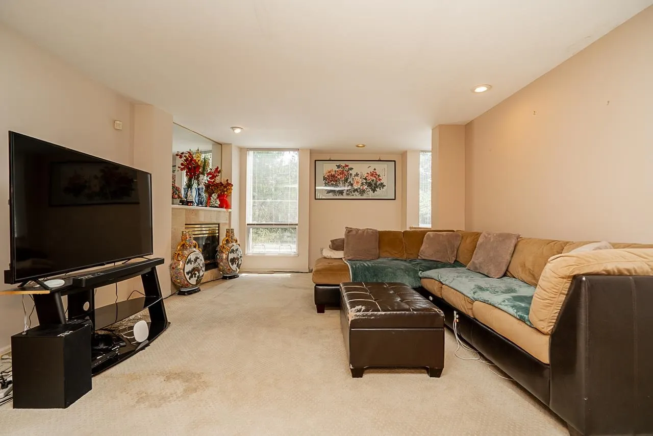 12 3228 Raleigh Street