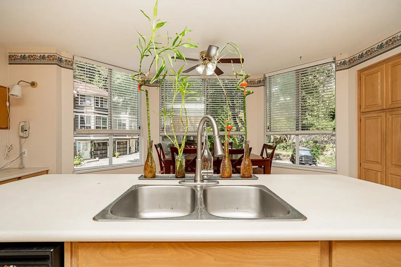 12 3228 Raleigh Street