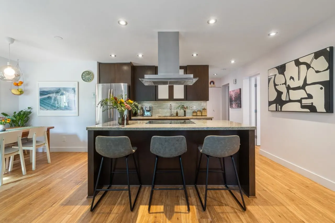 1 2175 Oxford Street