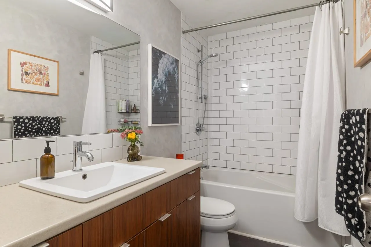 1 2175 Oxford Street