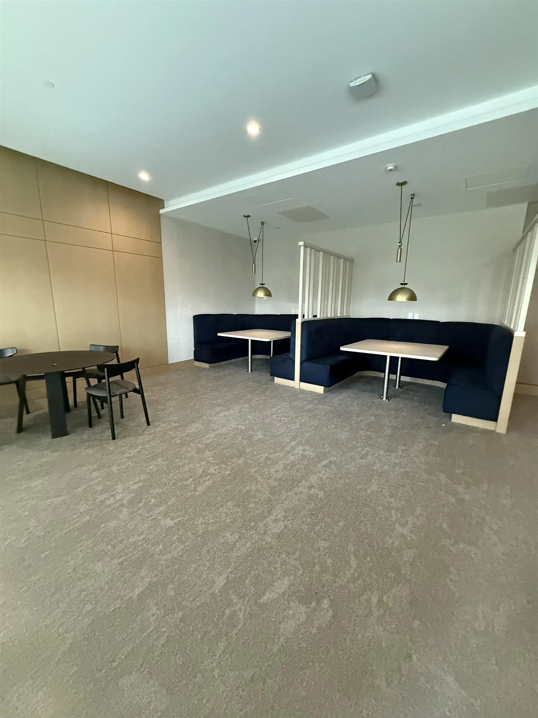 608 4890 Lougheed Highway