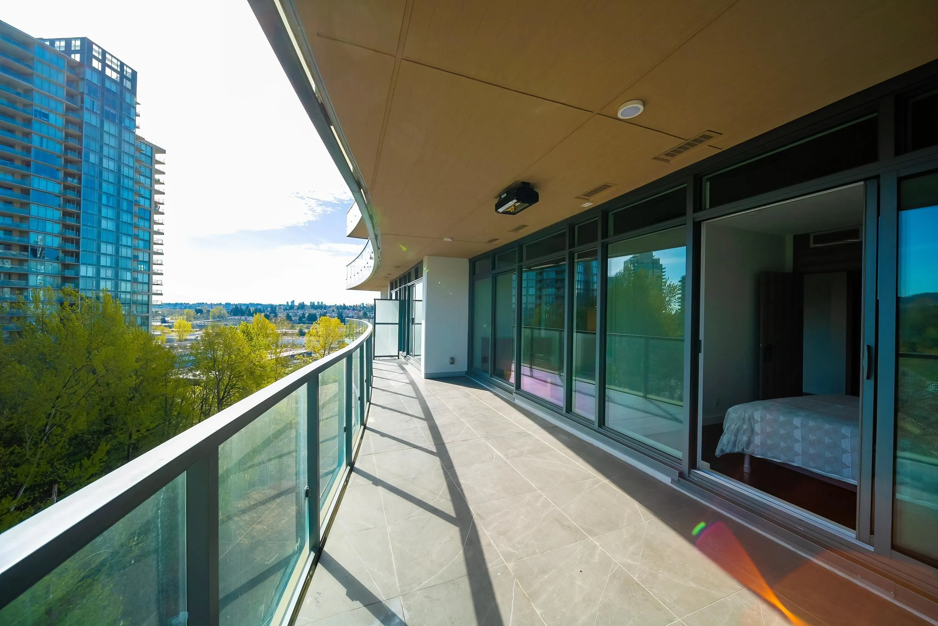 608 4890 Lougheed Highway