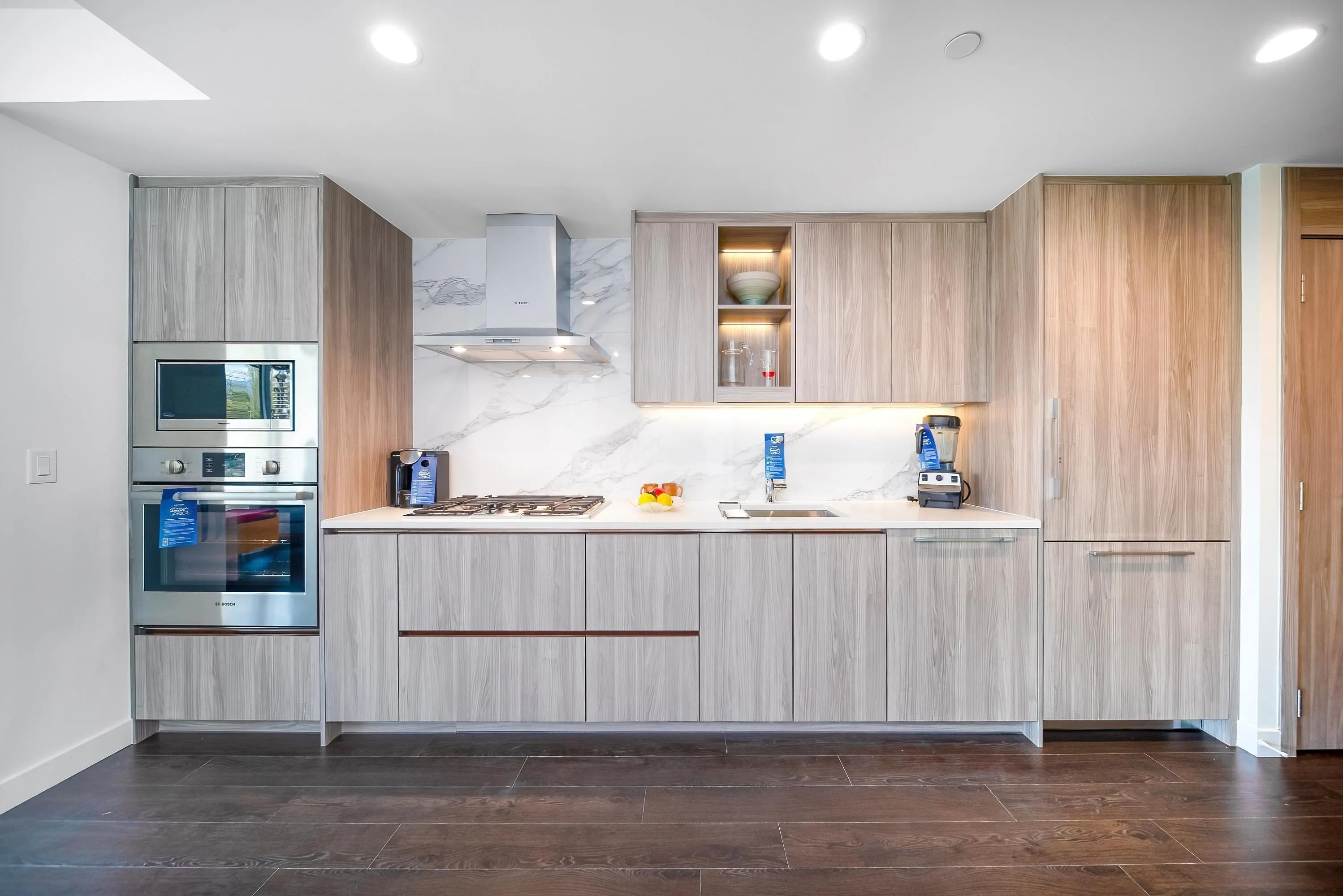 608 4890 Lougheed Highway