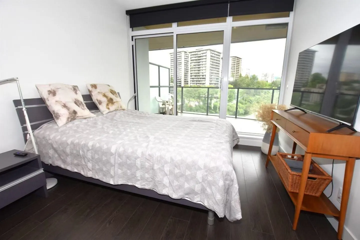 608 4890 Lougheed Highway