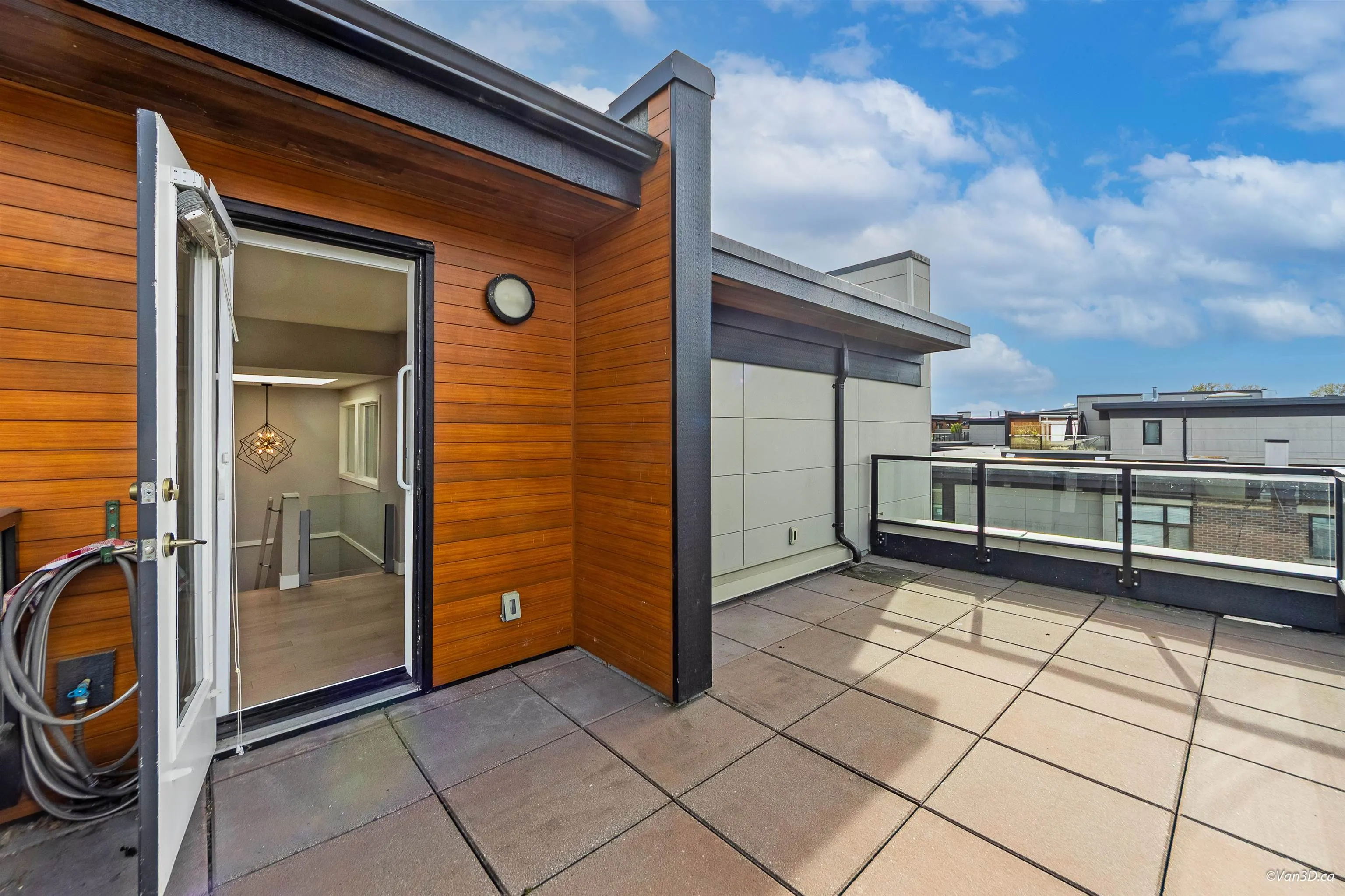 412 260 Salter Street