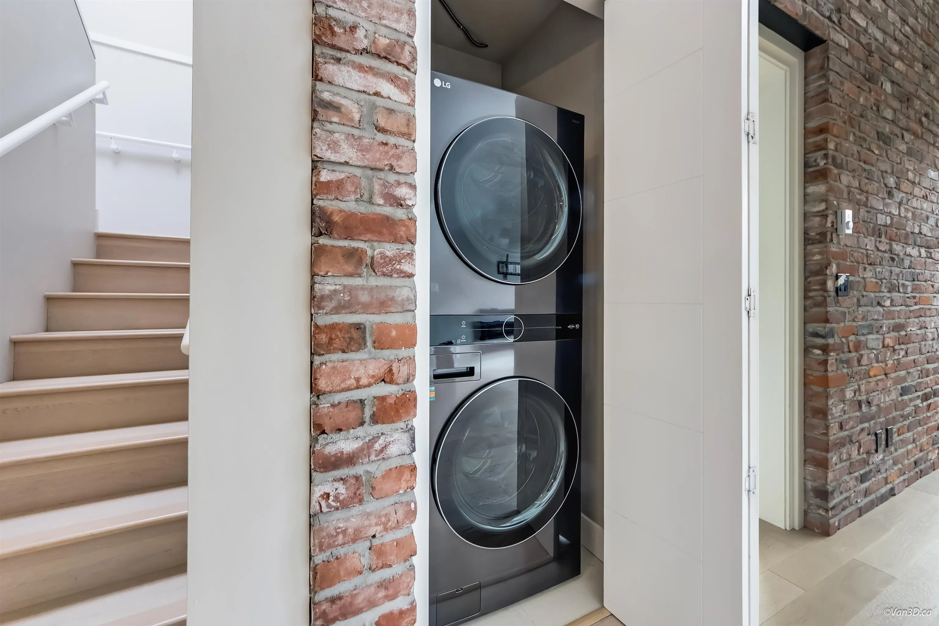 412 260 Salter Street