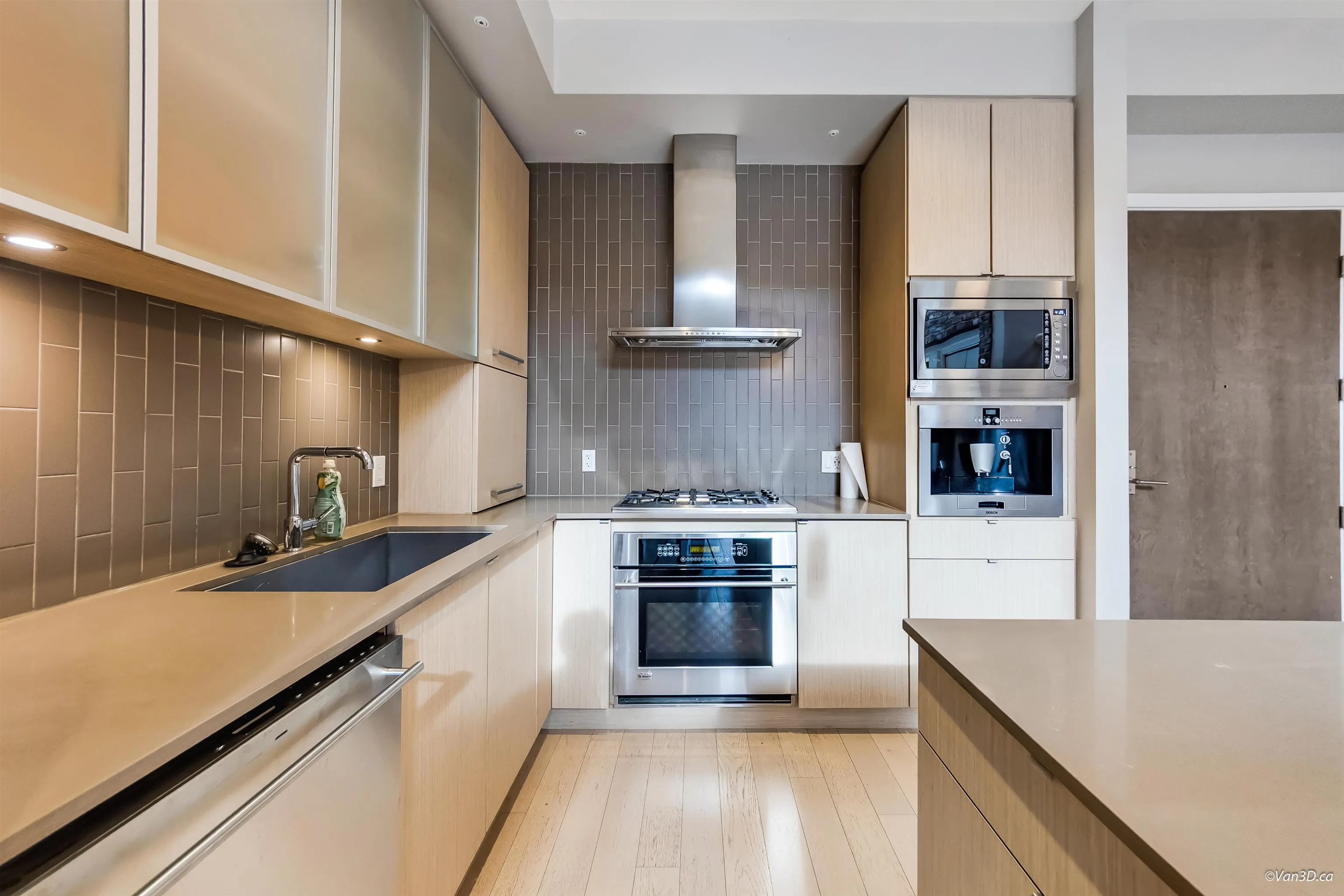 412 260 Salter Street