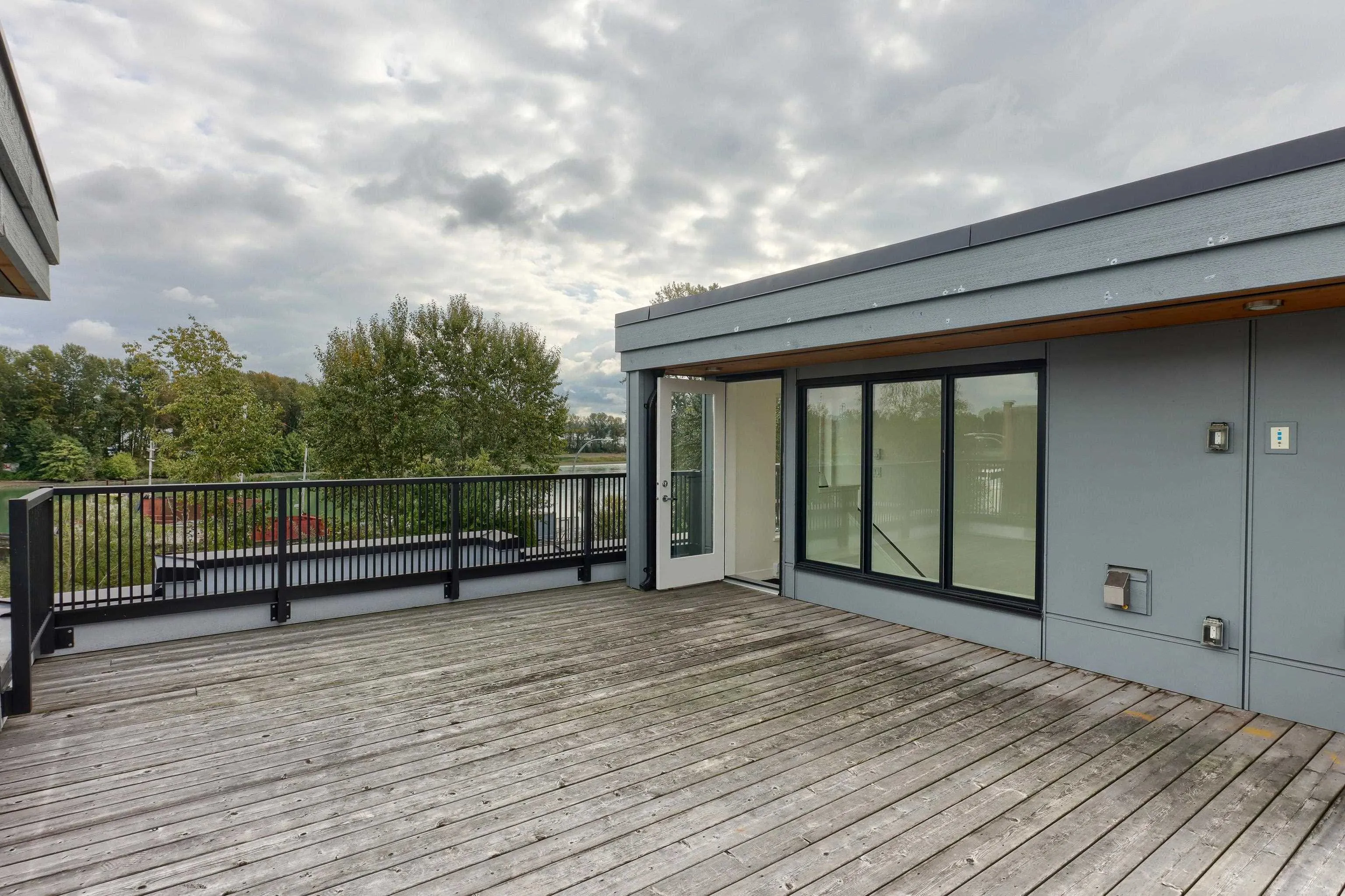 6 629 South Dyke Road