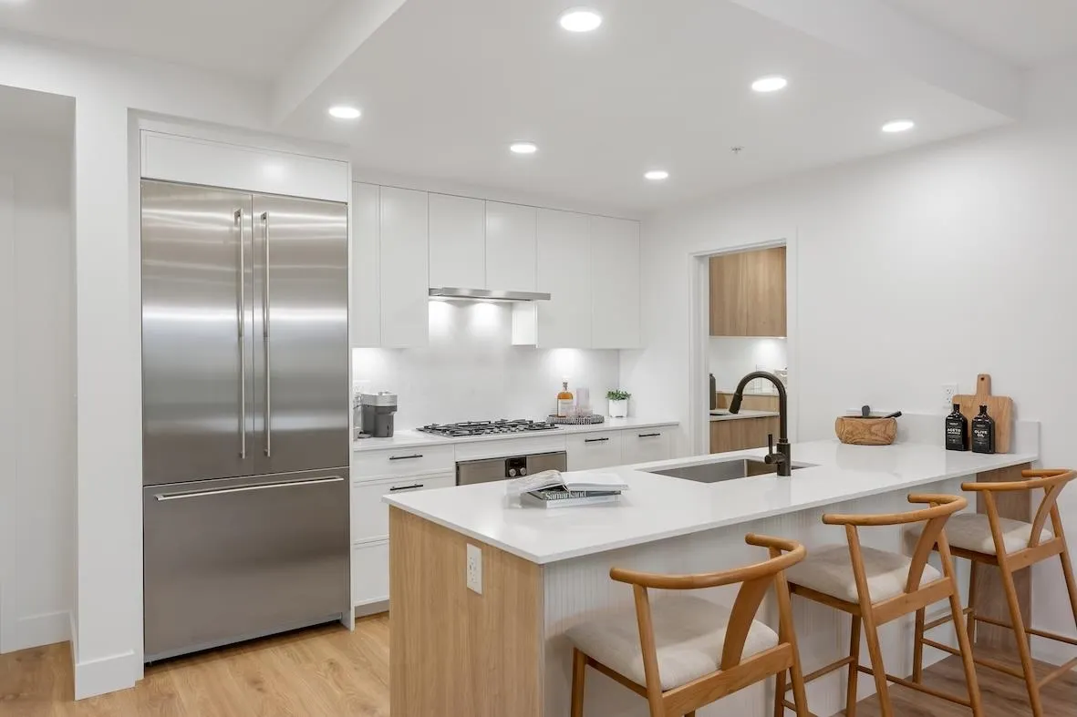 301 33160 Plaxton Crescent