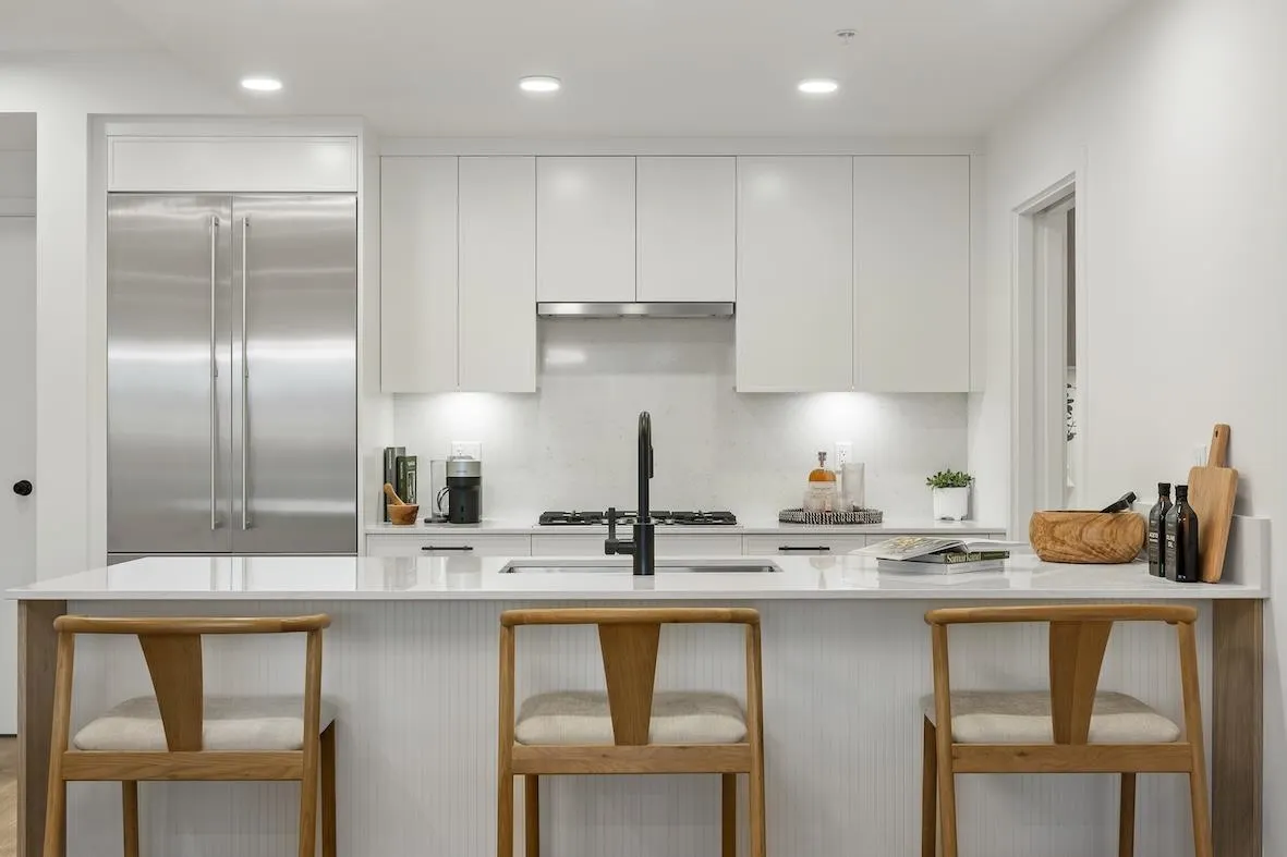 301 33160 Plaxton Crescent