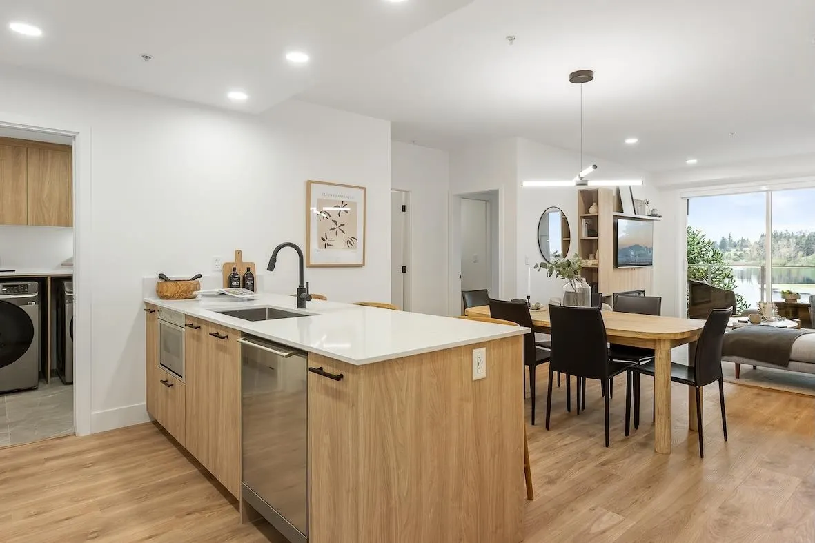 301 33160 Plaxton Crescent