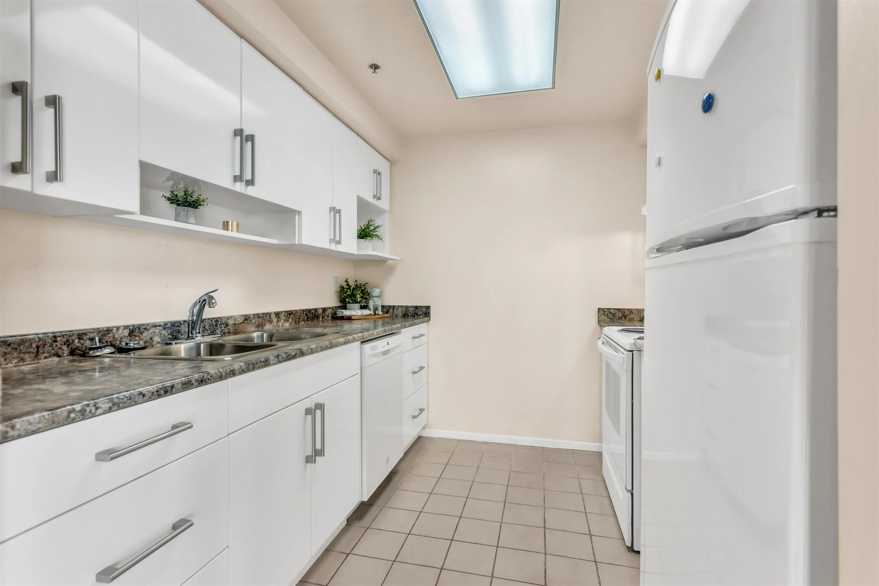 1802 289 Drake Street