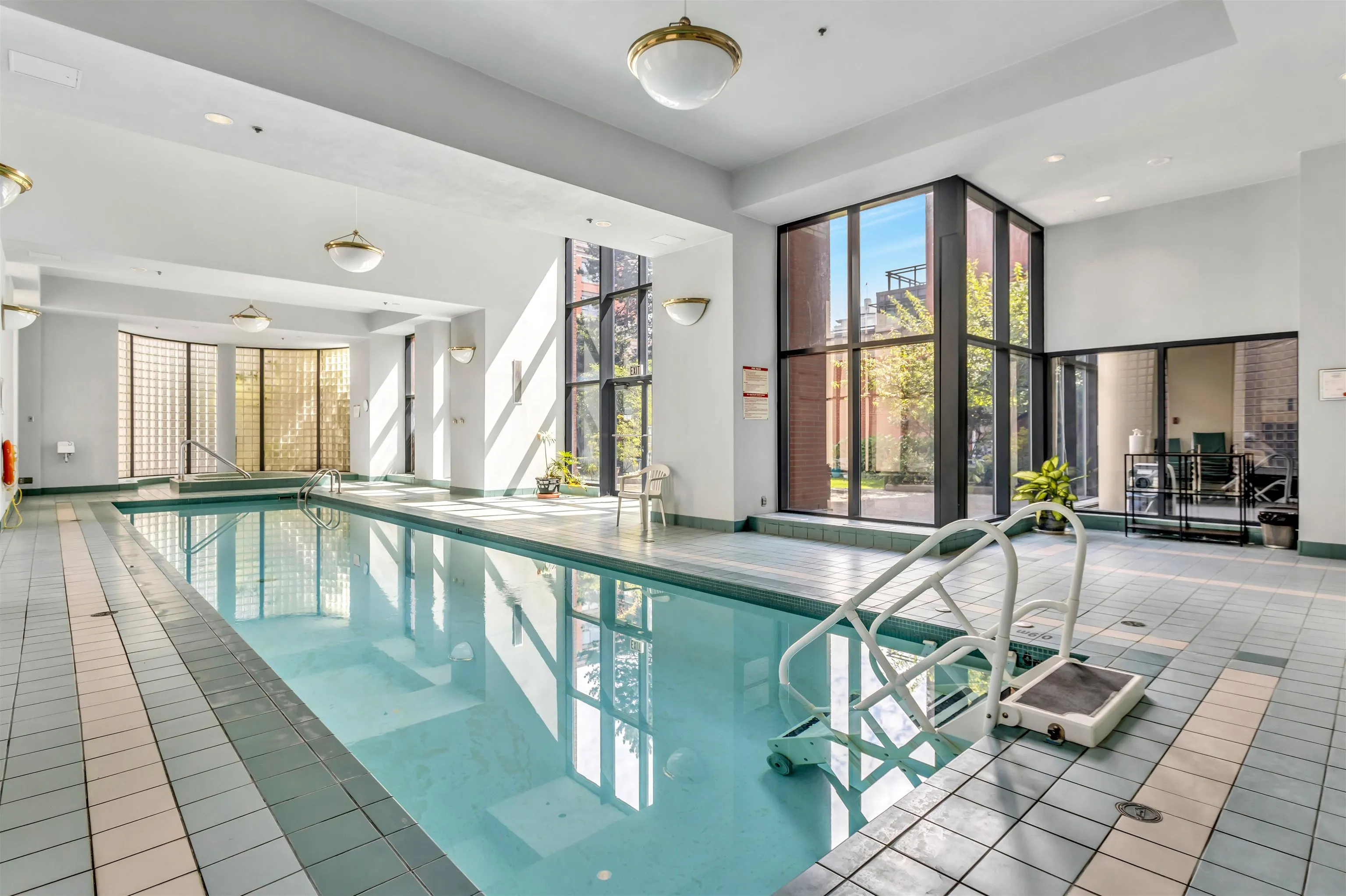 1802 289 Drake Street