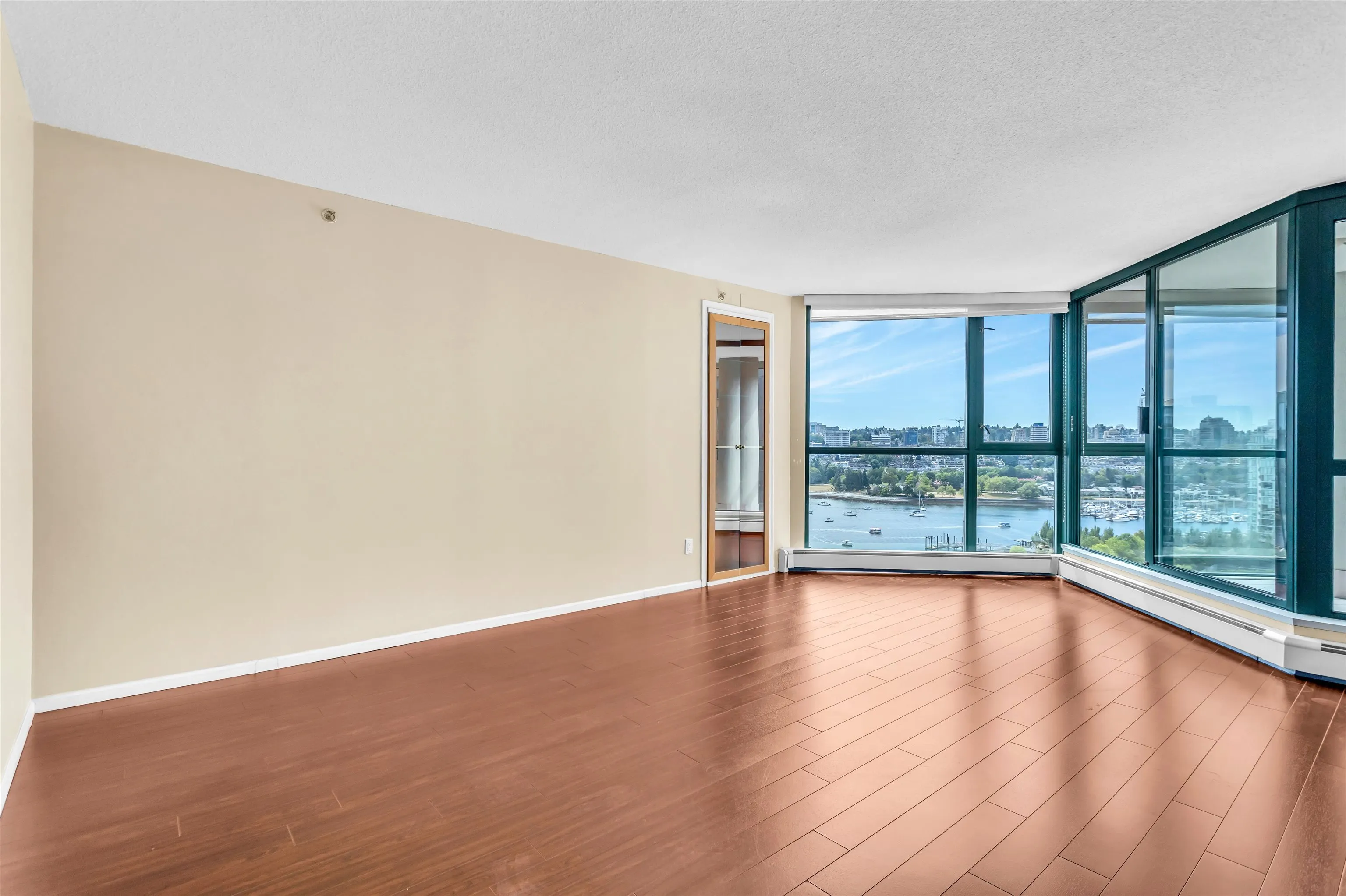 1802 289 Drake Street