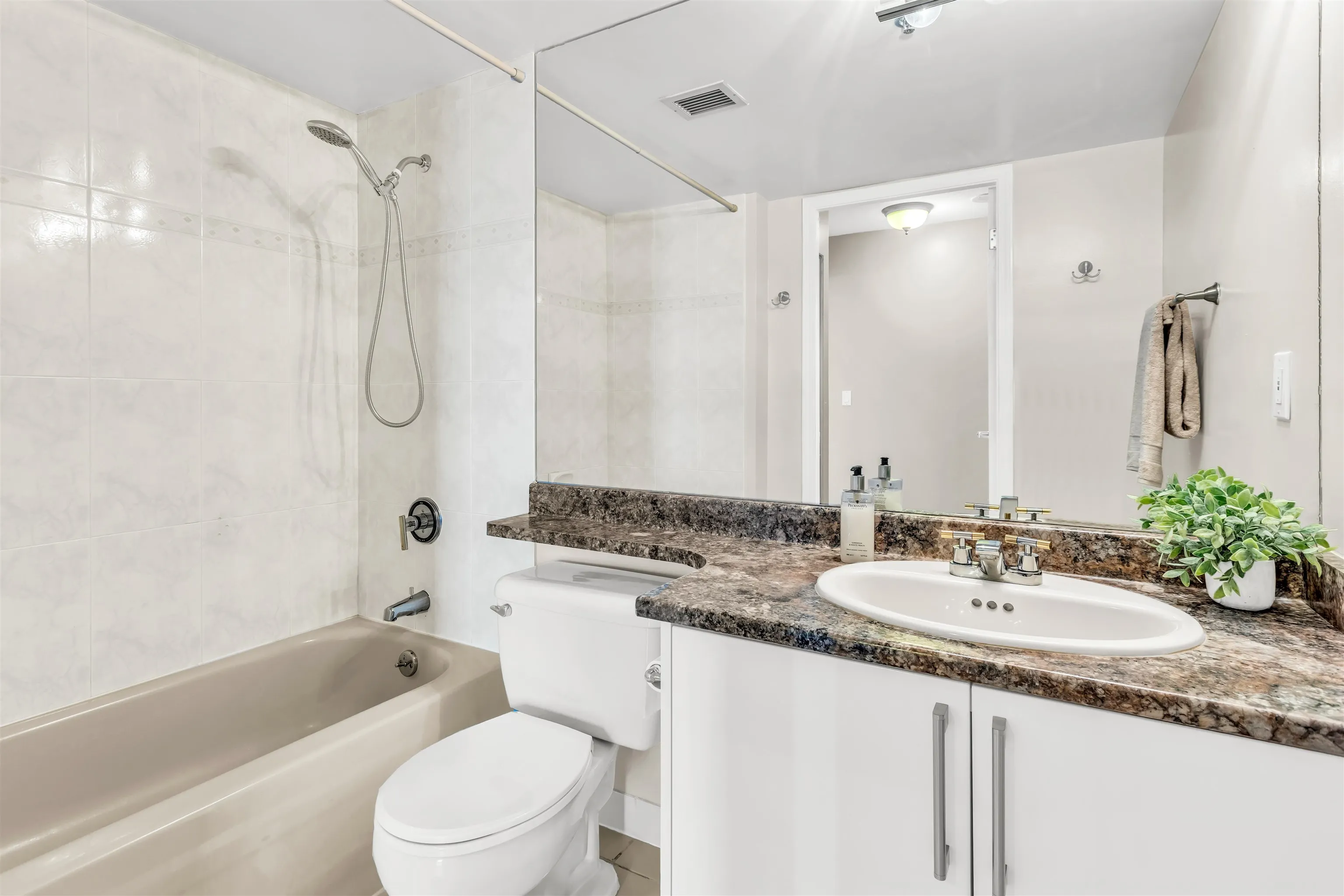 1802 289 Drake Street