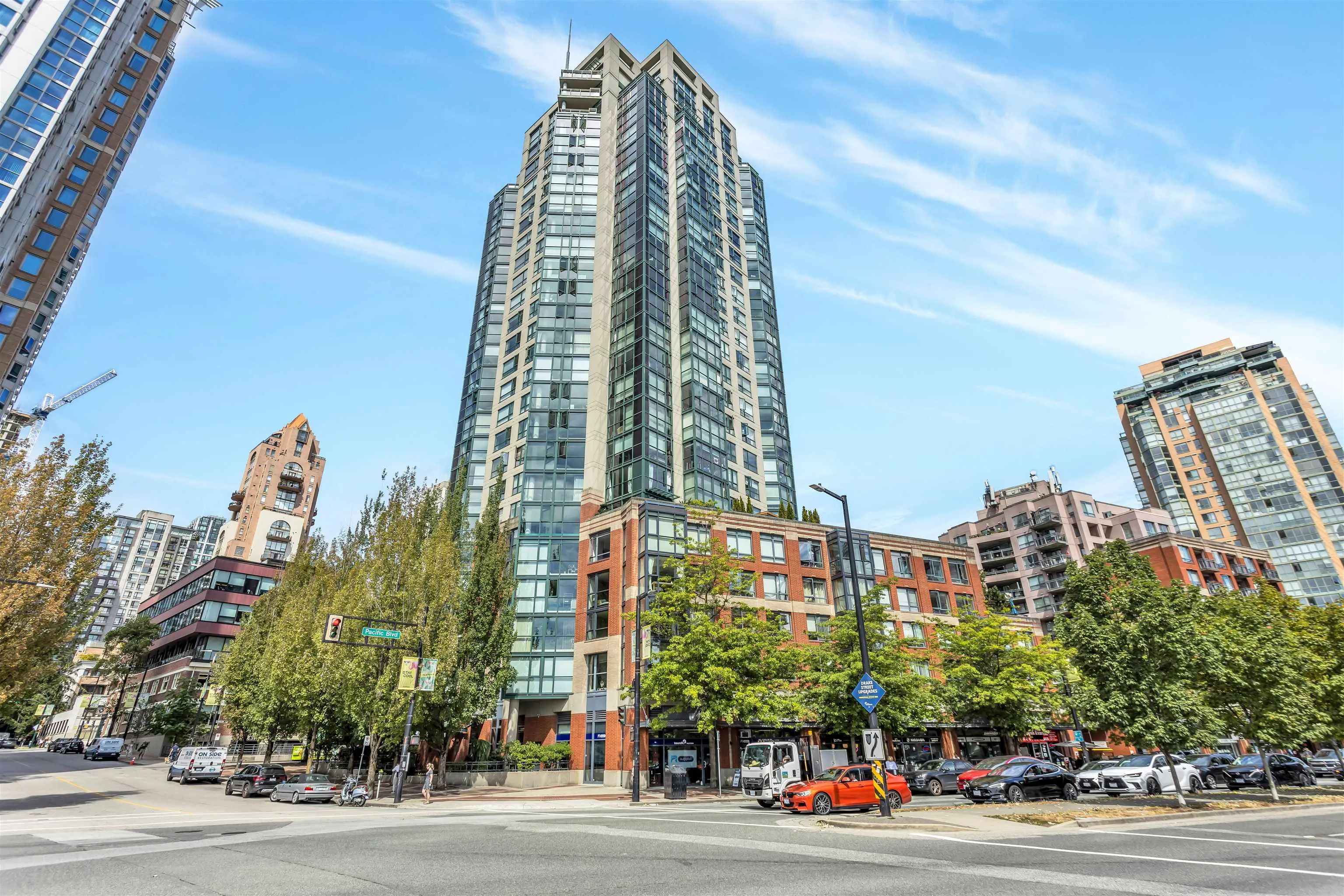 1802 289 Drake Street