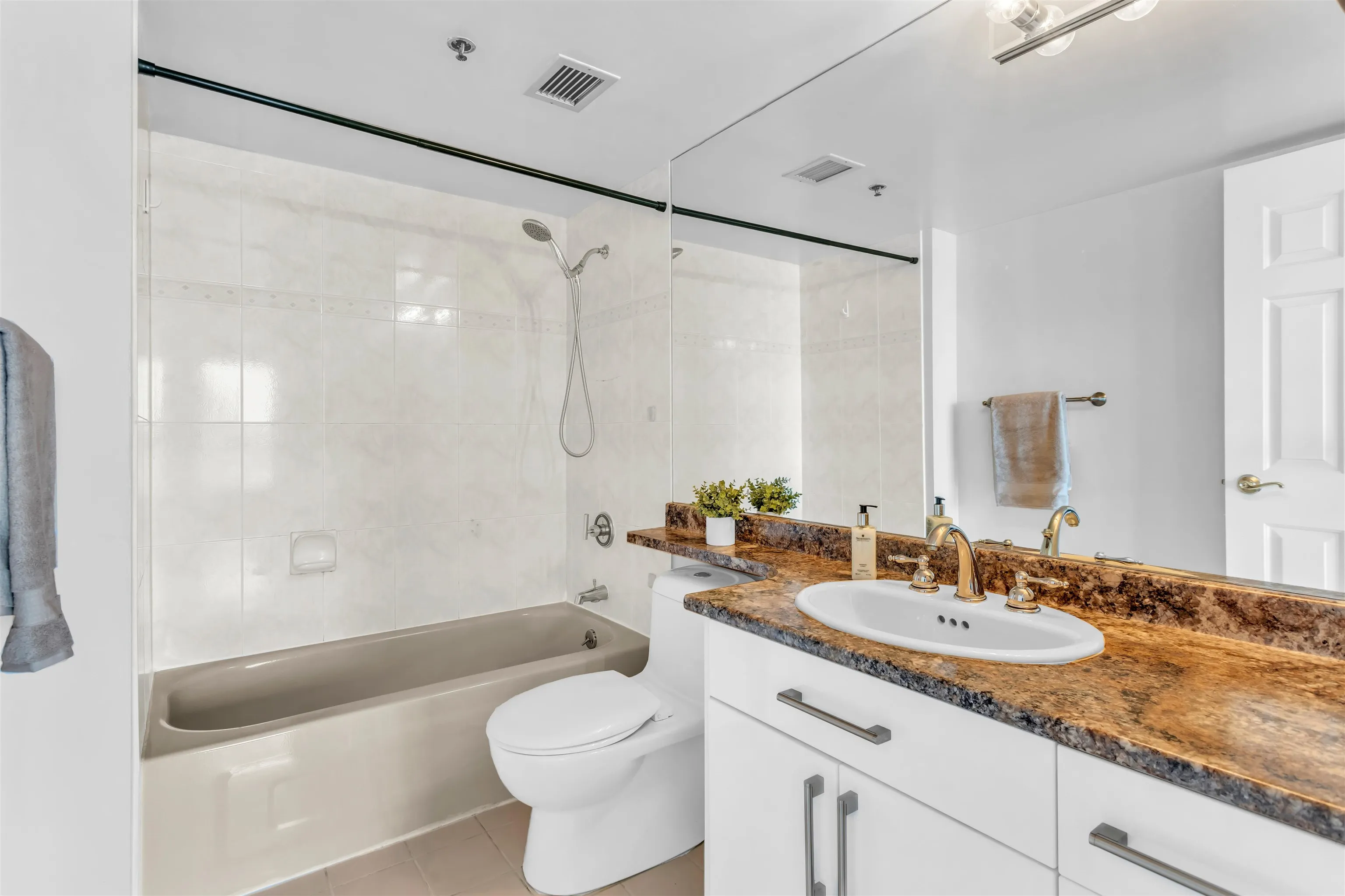 1802 289 Drake Street