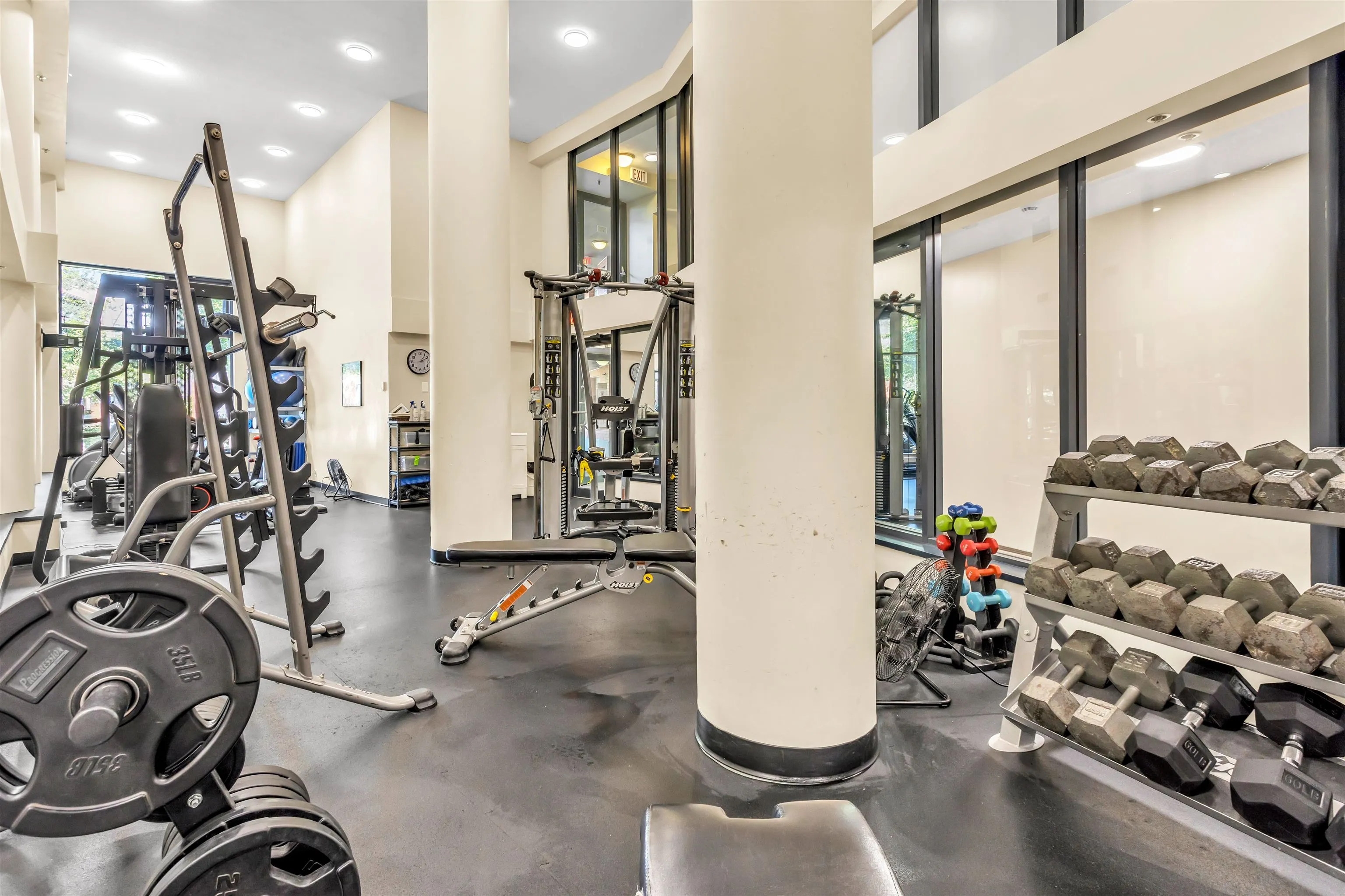 1802 289 Drake Street