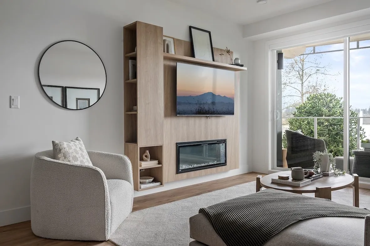 1 33160 Plaxton Crescent