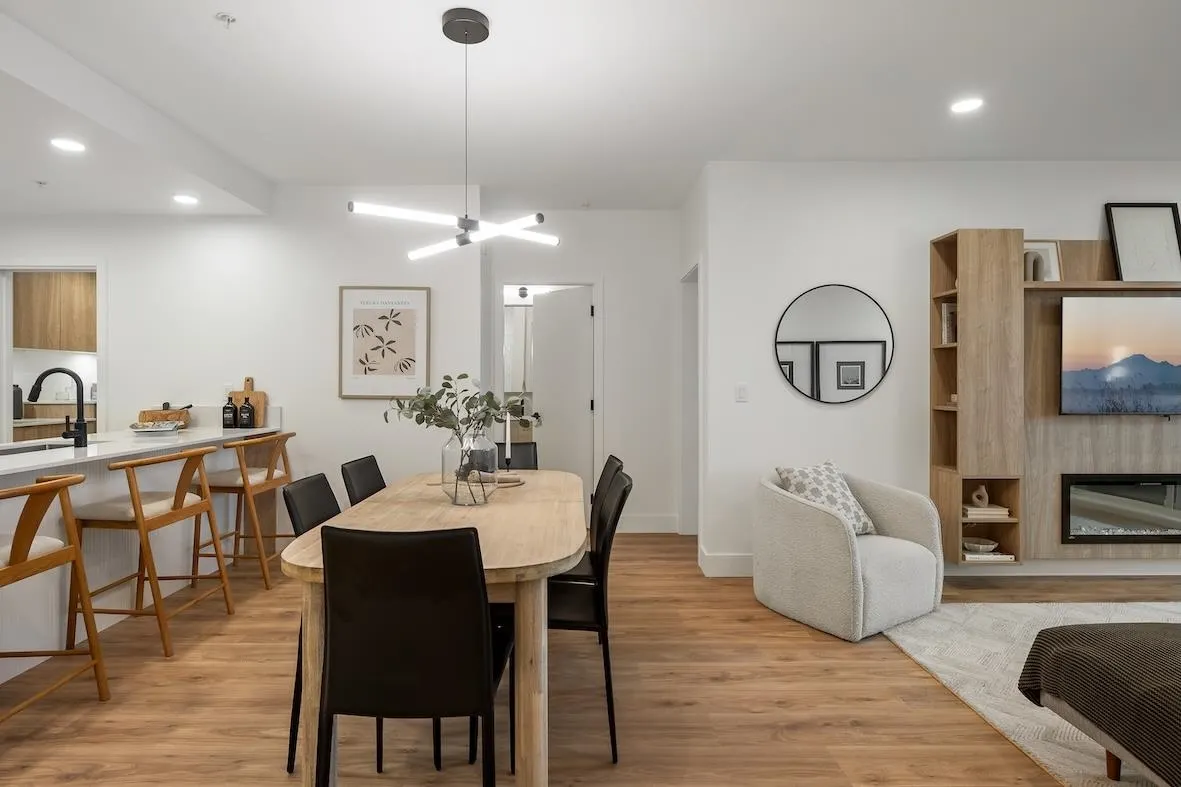1 33160 Plaxton Crescent