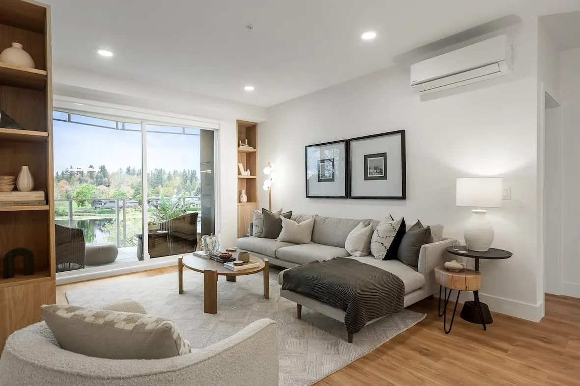 1 33160 Plaxton Crescent