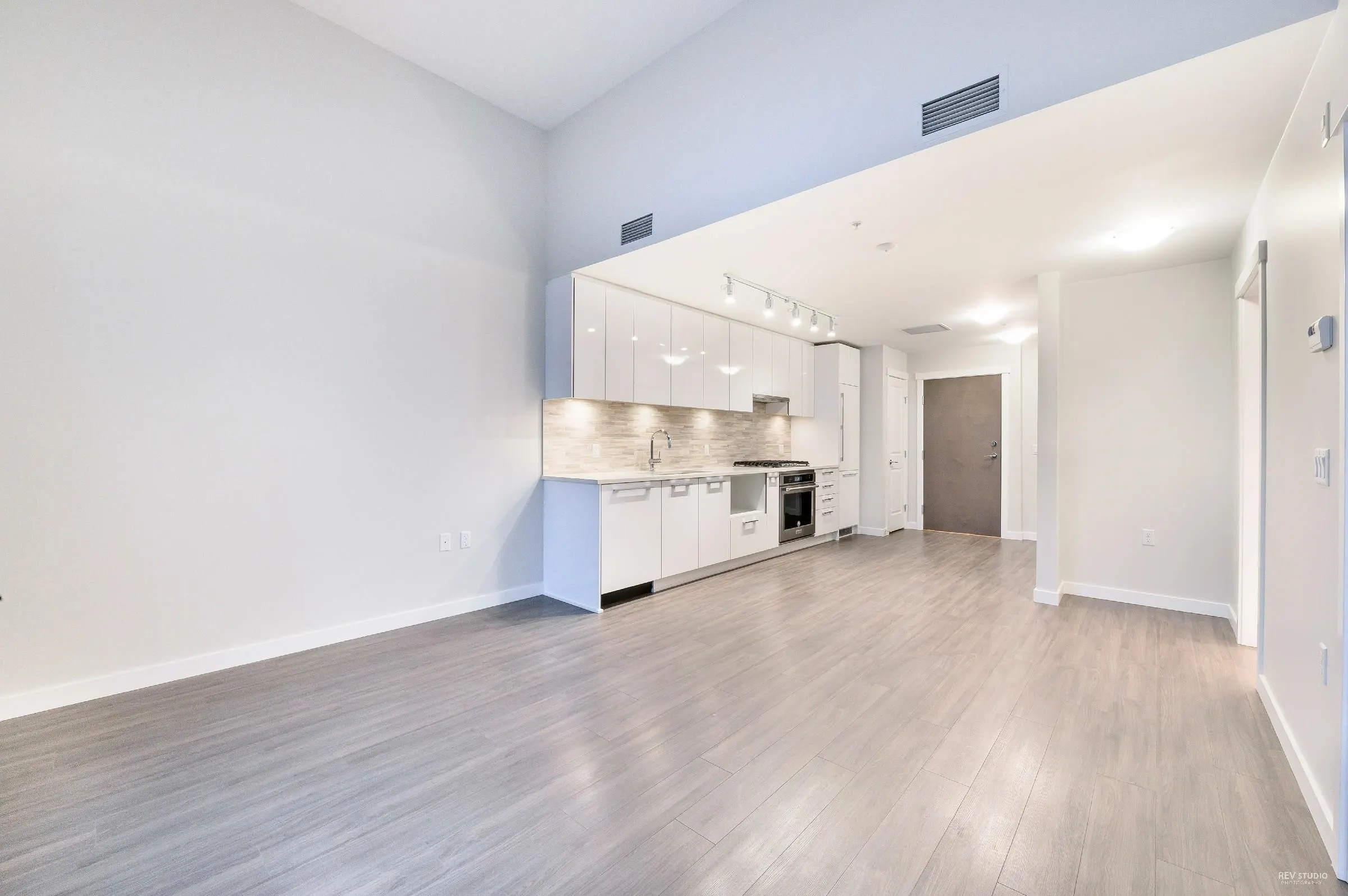 438 9551 Alexandra Road