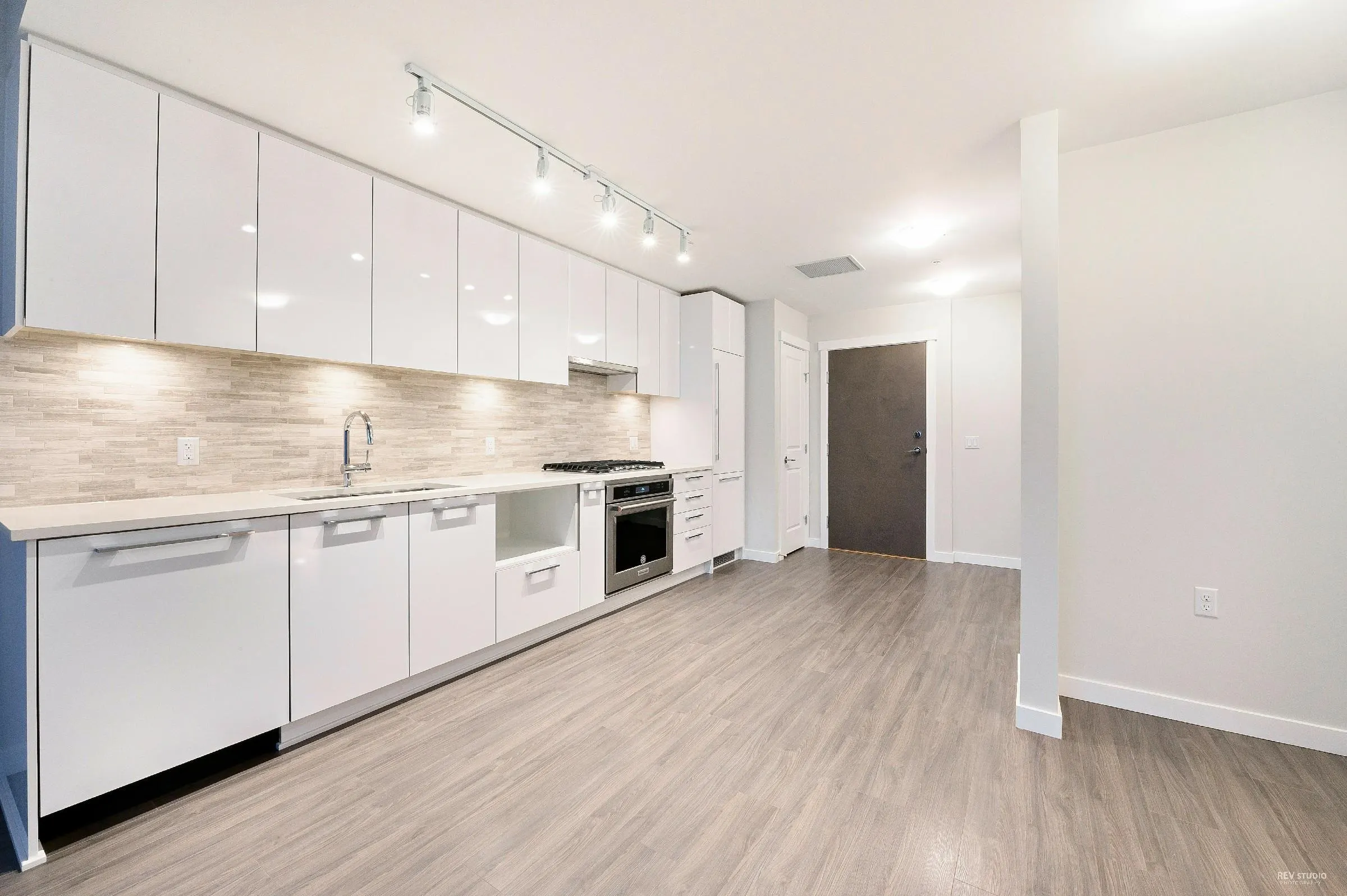 438 9551 Alexandra Road