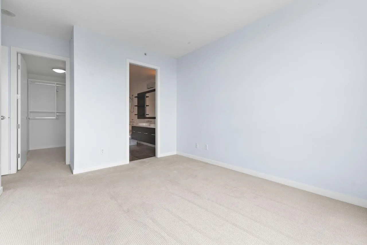 703 2528 Maple Street