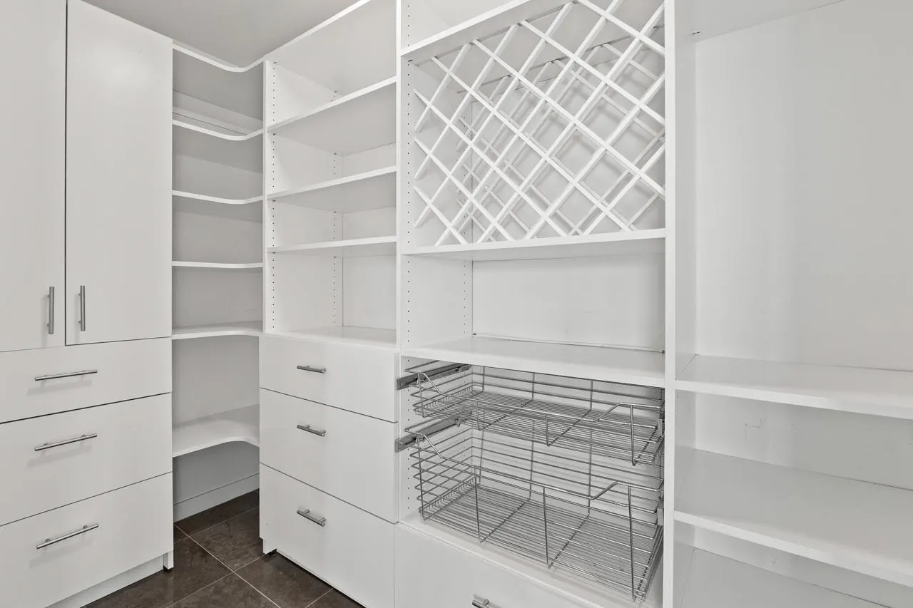 703 2528 Maple Street