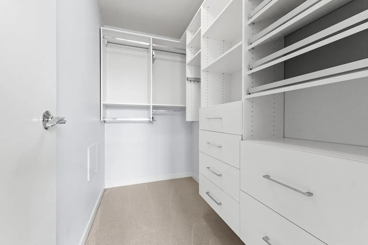 703 2528 Maple Street