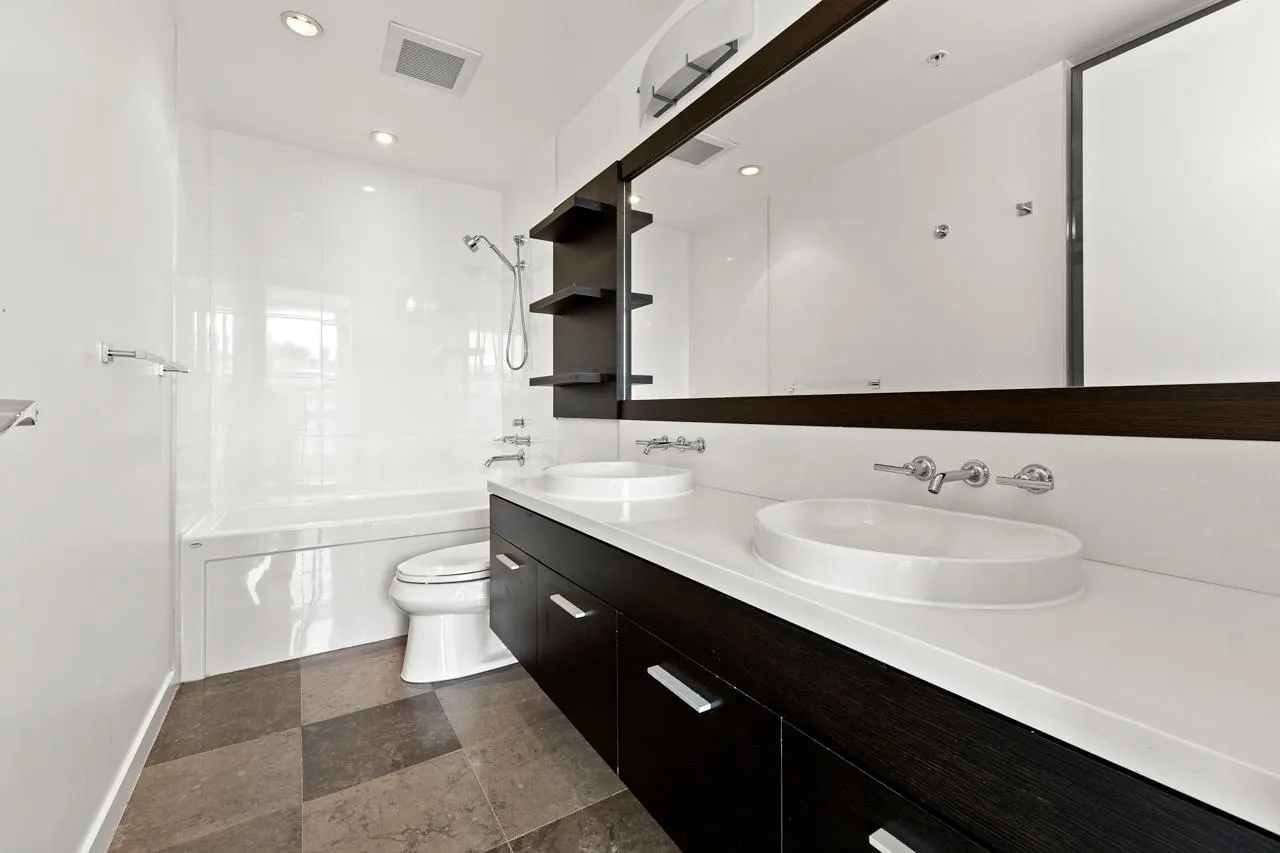 703 2528 Maple Street